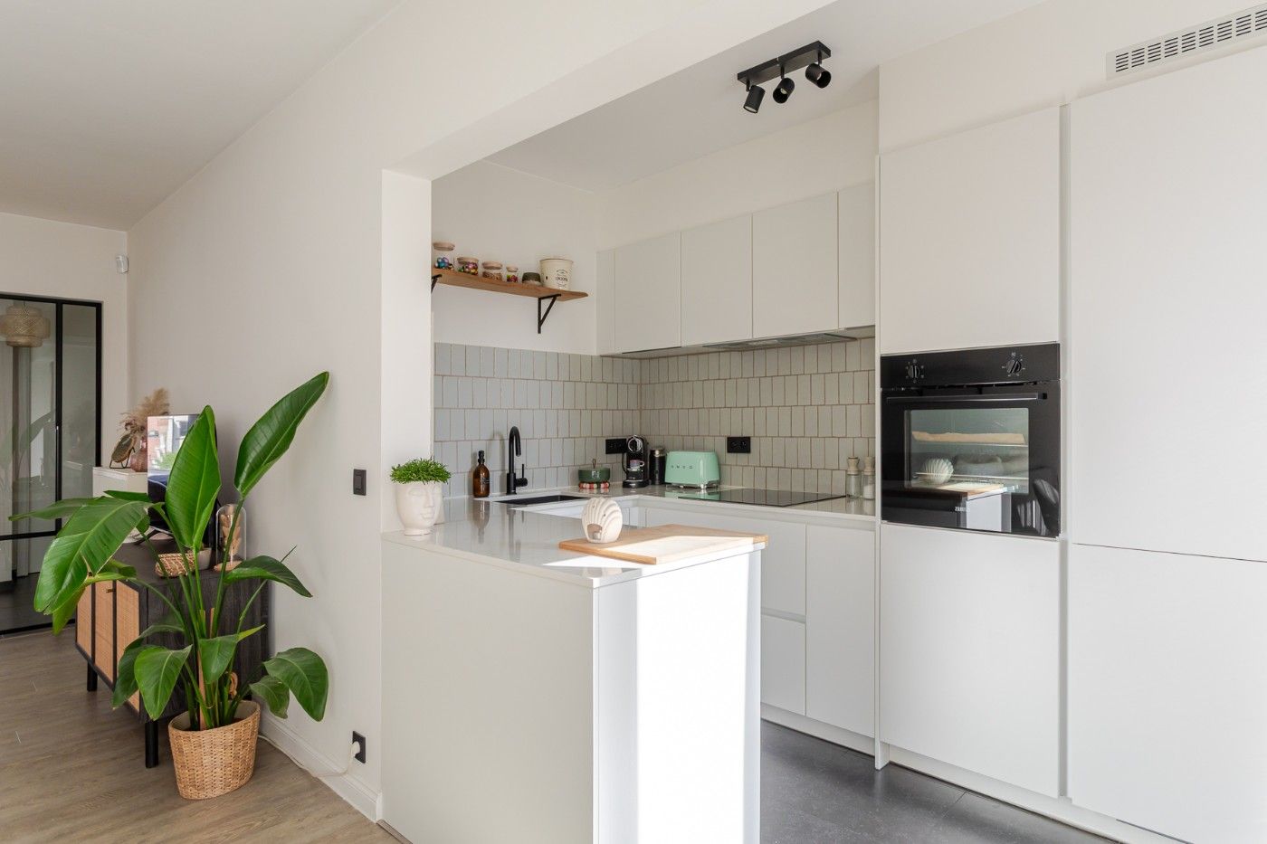 Prachtig gerenoveerd appt. met 2 slpk. en balkon op toffe locatie in Schoten foto 7