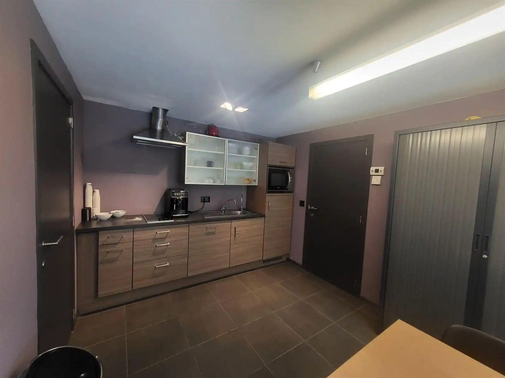 Kantoorruimte op terrein AKMO II langsheen E34 (gelijkvloers) foto 9