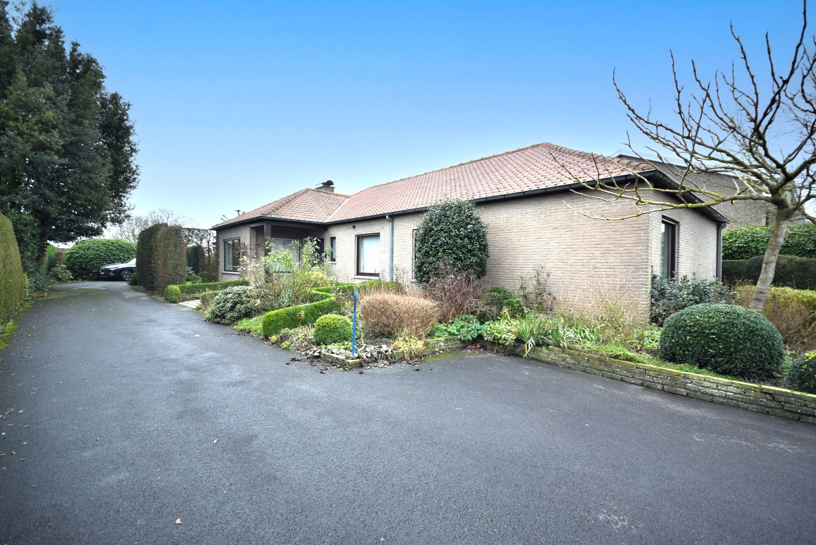 CHARMANTE BUNGALOW MET RUIME TUIN EN BIJGEBOUWEN IN ROESELARE foto 28