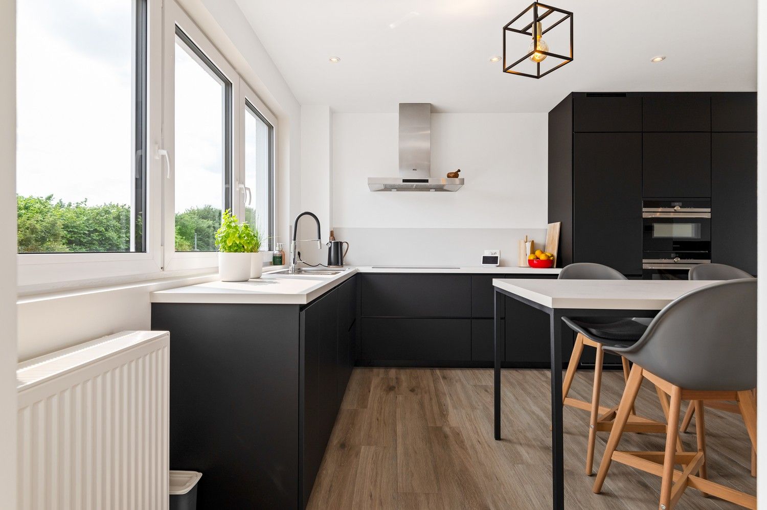 Energiezuinige woning met 3 slaapkamers, 2 badkamers,  garage en tuin in Schoten! foto 12