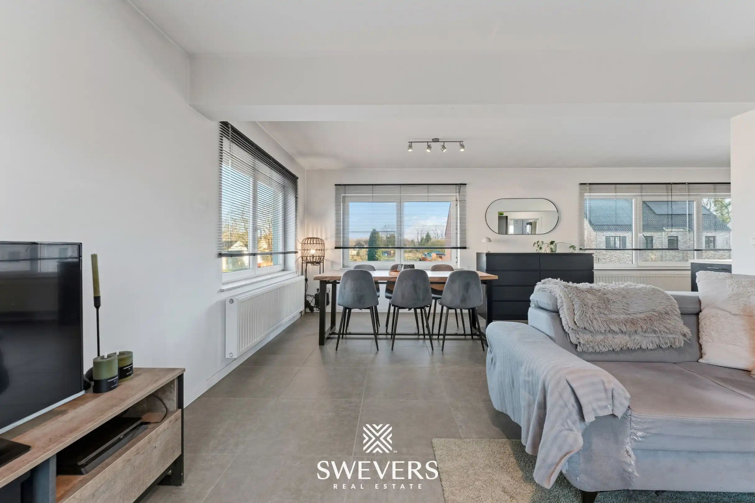 Gerenoveerd appartement met terras op topligging in Diepenbeek foto 3