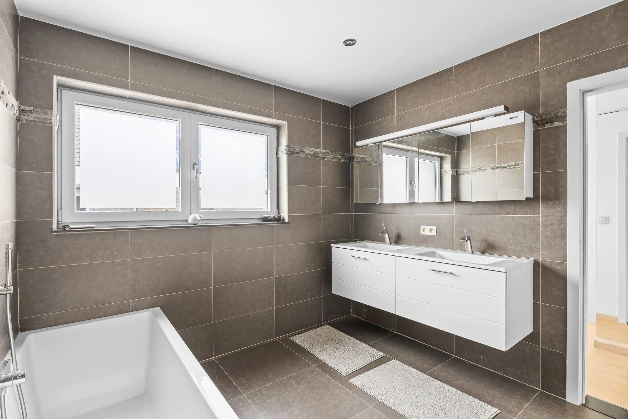 Instapklare halfopen bebouwing met 3 slaapkamers foto 10