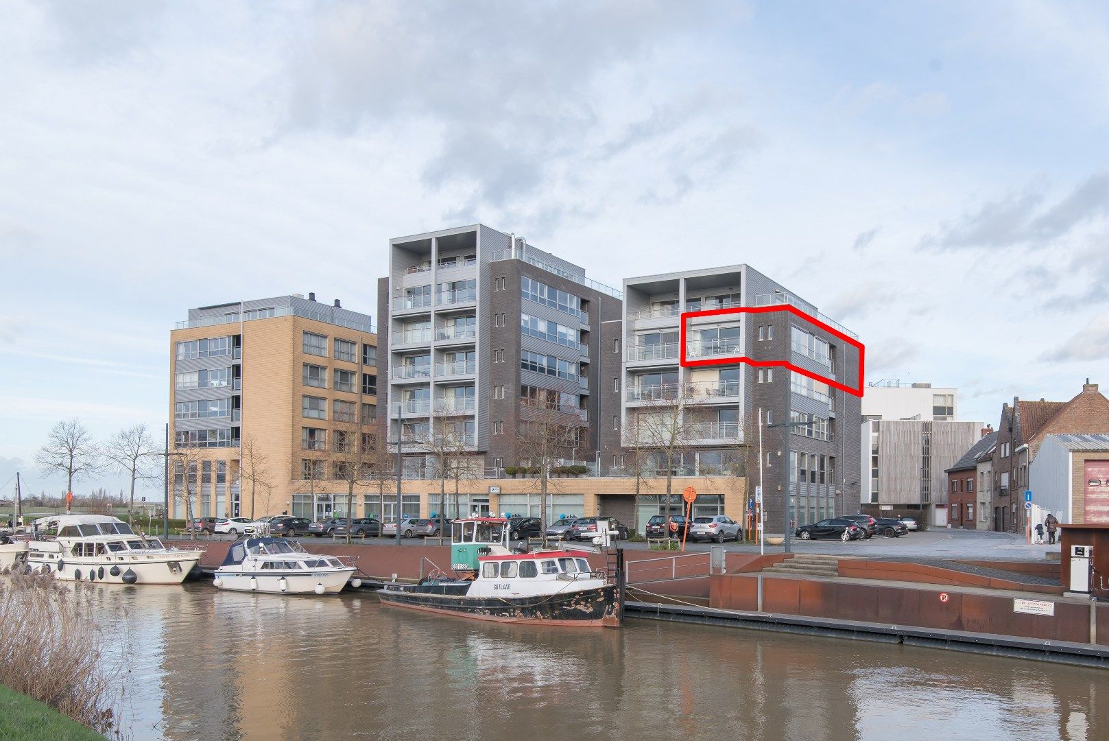 Ruim appartement met 2 slaapkamers en terras met prachtige vergezichten! foto {{pictureIndex}}