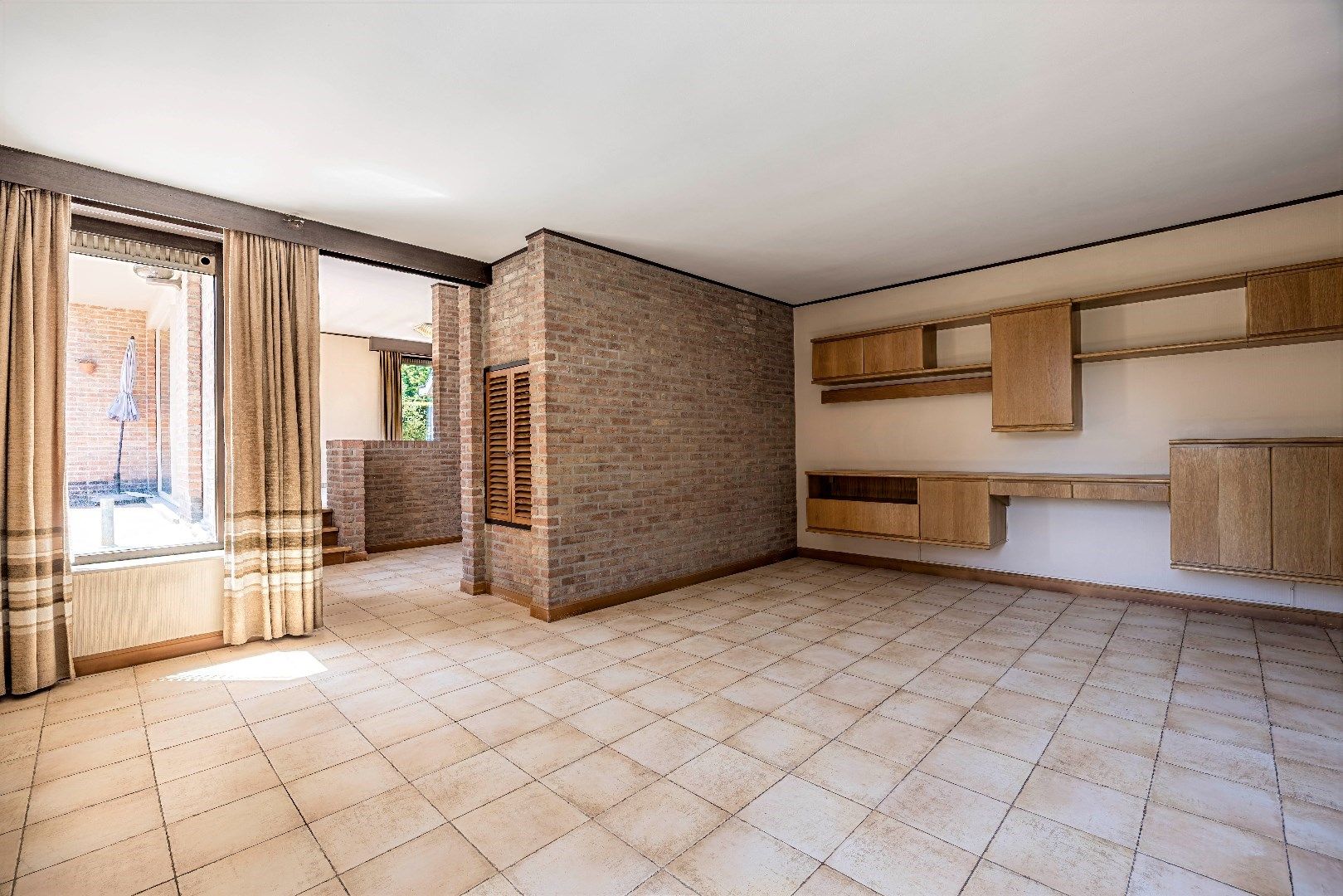Ruime villa met 4 slaapkamers en grote tuin op gunstige locatie! foto 7