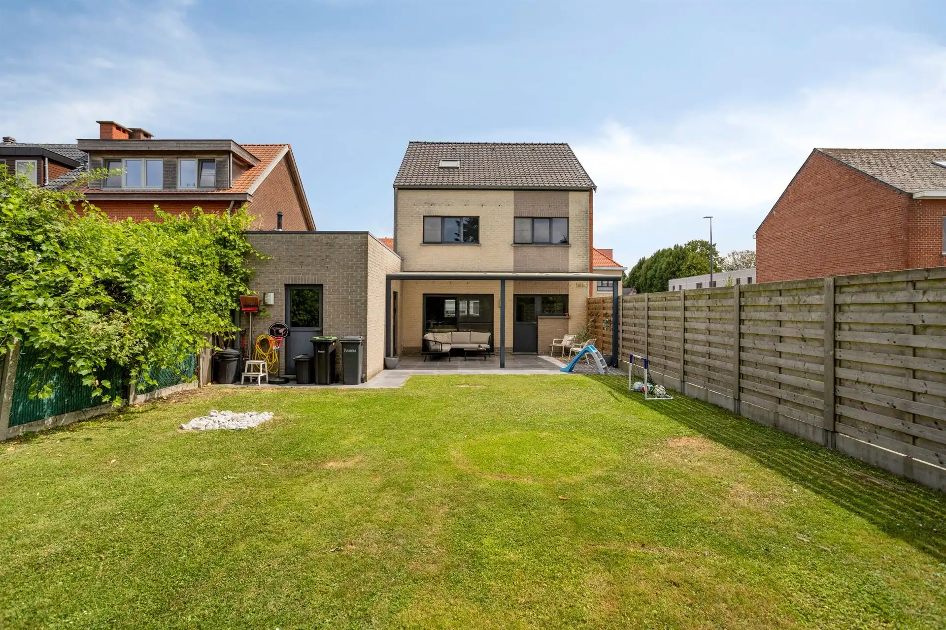 Instapklare woning met 3 slaapkamers en garage.  foto 21