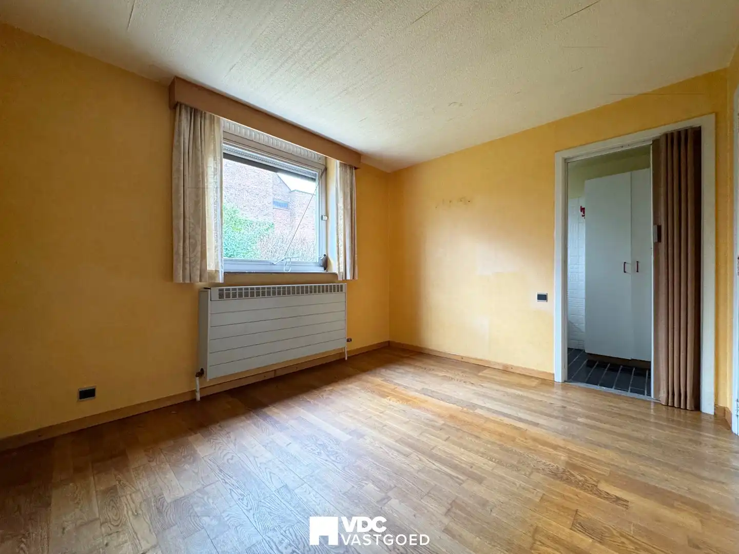 Ruime open bebouwing met prachtige tuin en veel potentieel foto 17