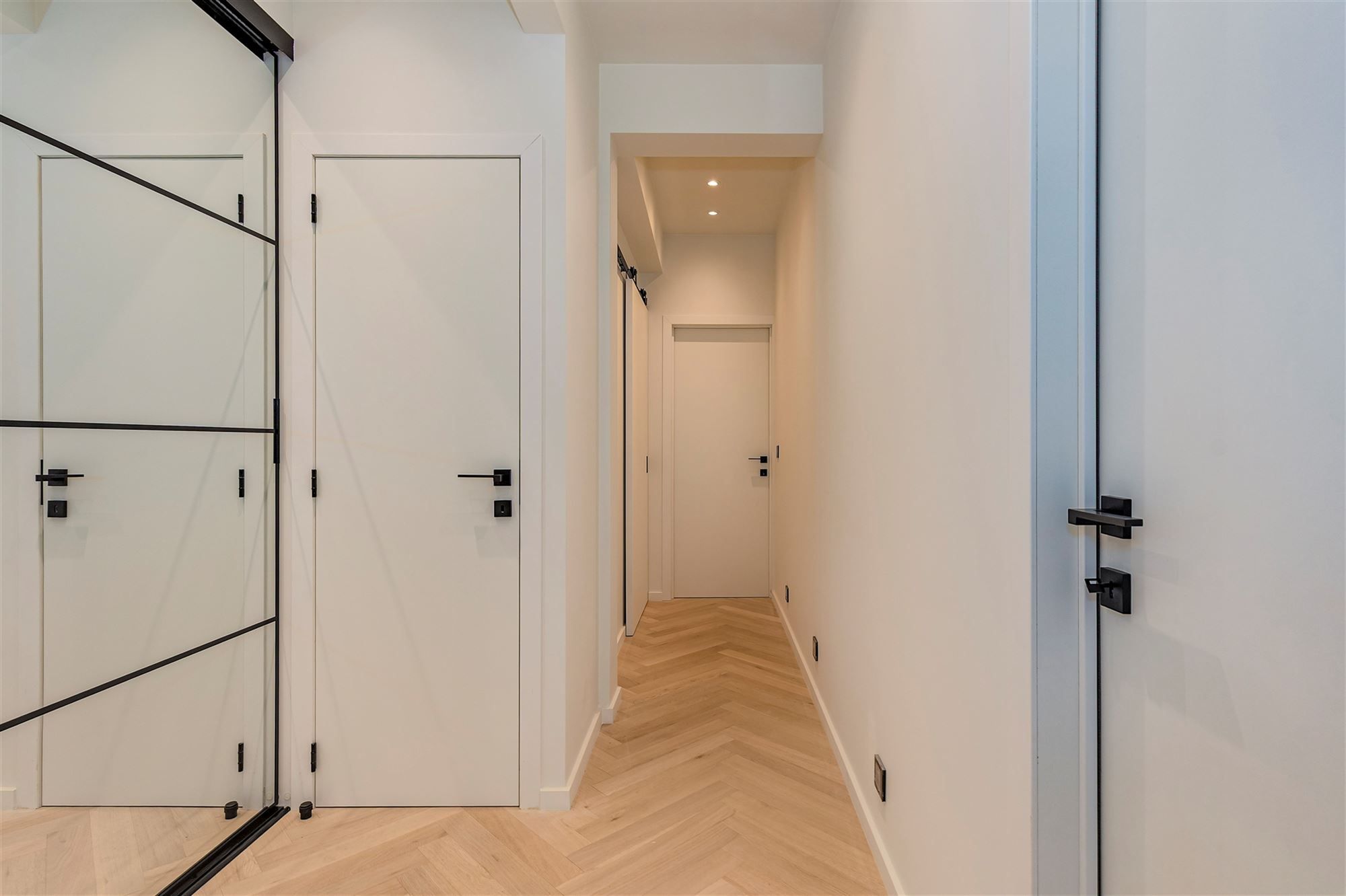 Super-de-luxe gerenoveerd appartement te Mortsel - 2 slk + zuidterras foto 8