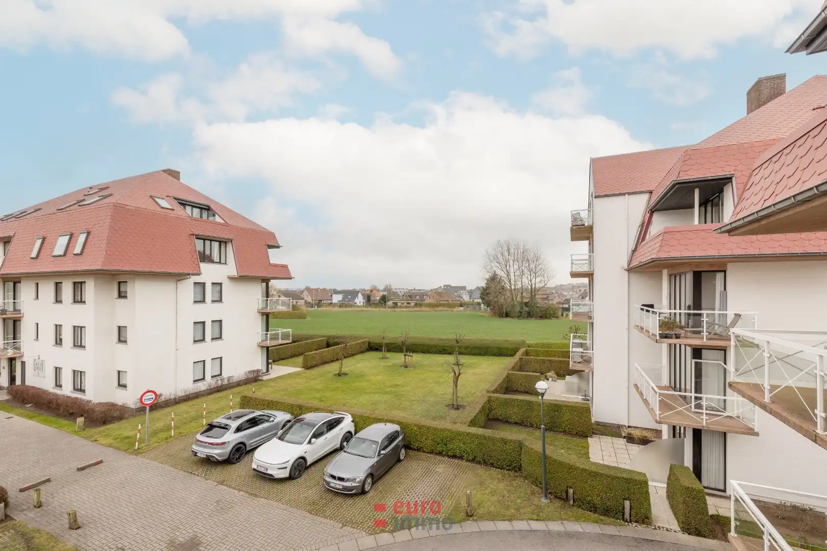 Zuidgericht appartement met terras in groen en autoluw domein nabij zee foto 12