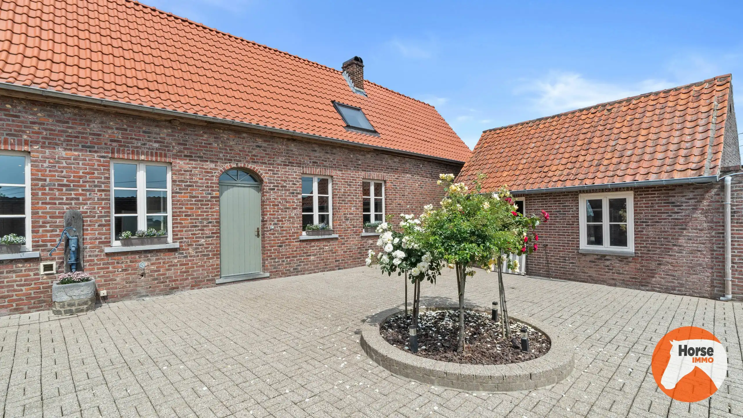 HEIKRUIS - Karaktervolle hoeve met stallen en piste op 1,7ha foto 2