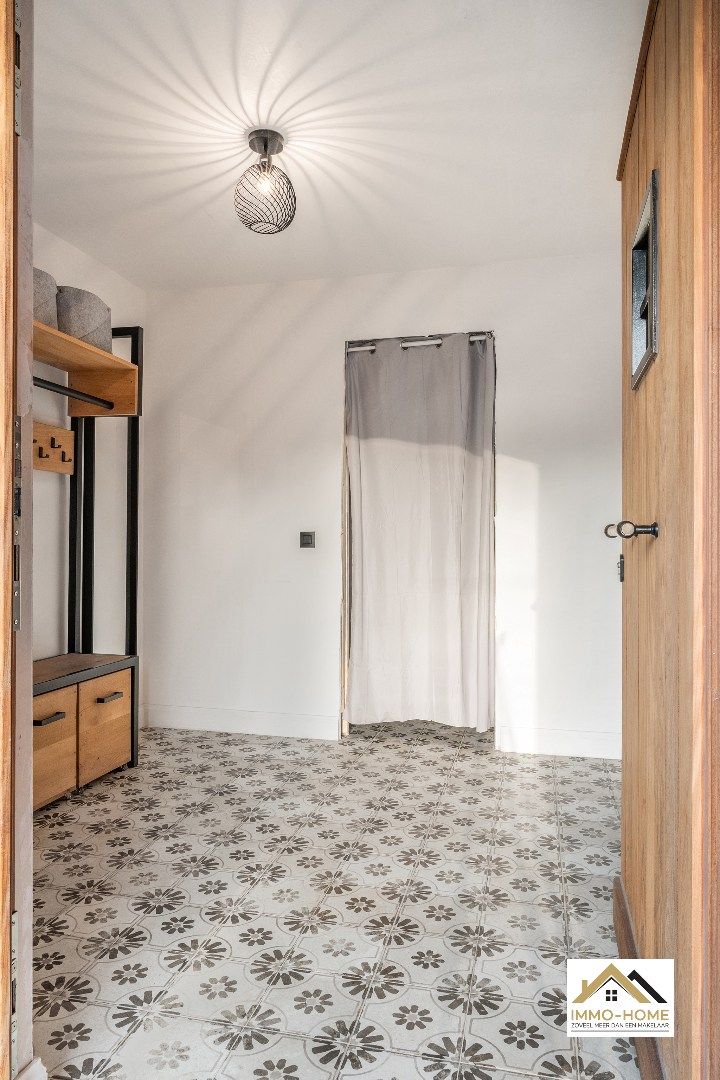 Volledig gerenoveerde woning met agrarisch uitzicht! foto 27