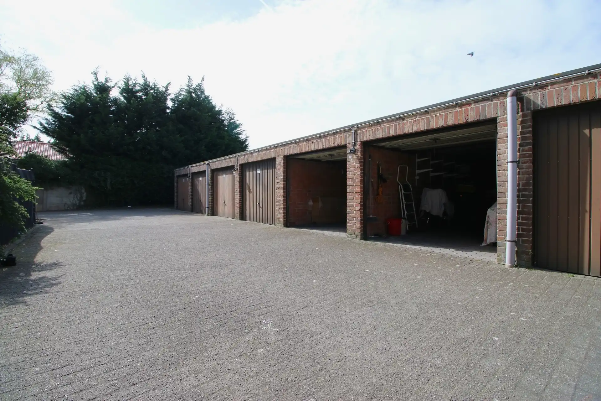 Ruim appartement op 3de verdieping met 2 garages foto 28