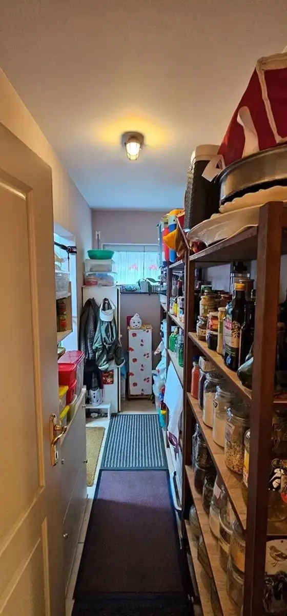 Ruime, recente, instapklare, energiezuinige half open bebouwing met degelijke en kwalitatieve afwerking en zonnepanelen, gelegen net buiten de grote ring van Hasselt. foto 12