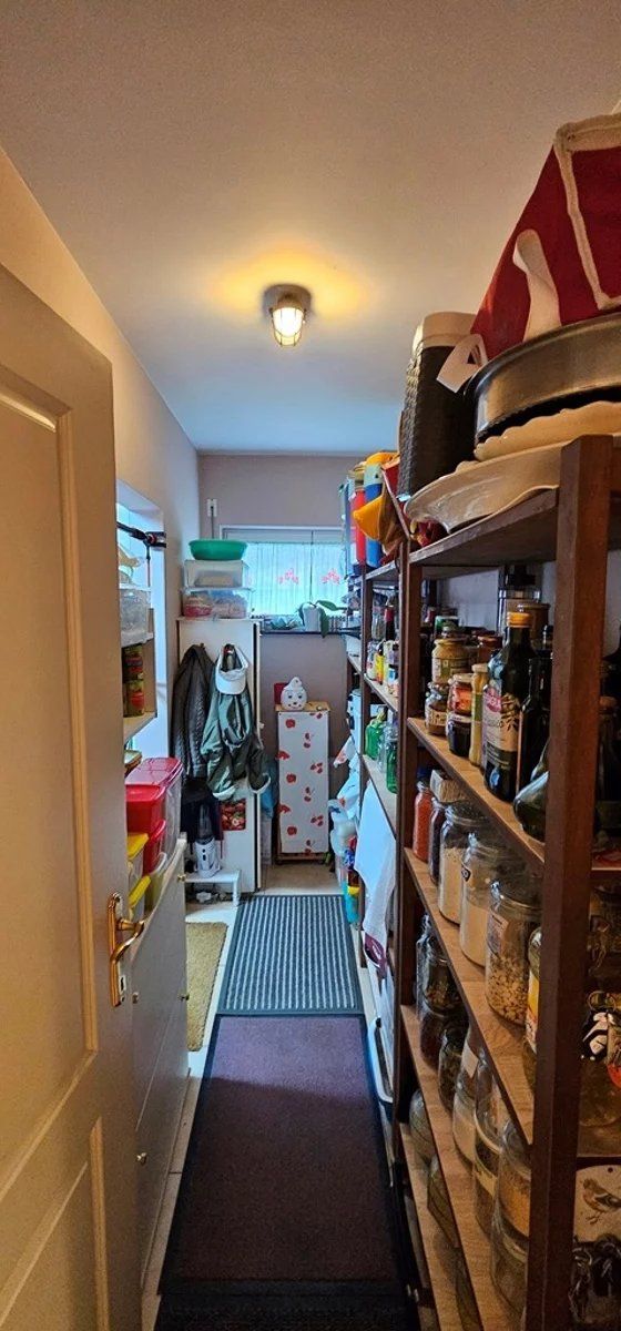 Ruime, recente, instapklare, energiezuinige half open bebouwing met degelijke en kwalitatieve afwerking en zonnepanelen, gelegen net buiten de grote ring van Hasselt. foto 12