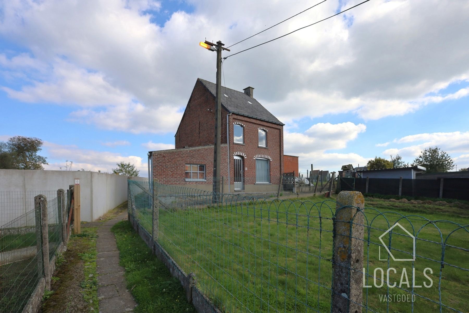 Te renoveren woning in het landelijke Kerksken foto 2