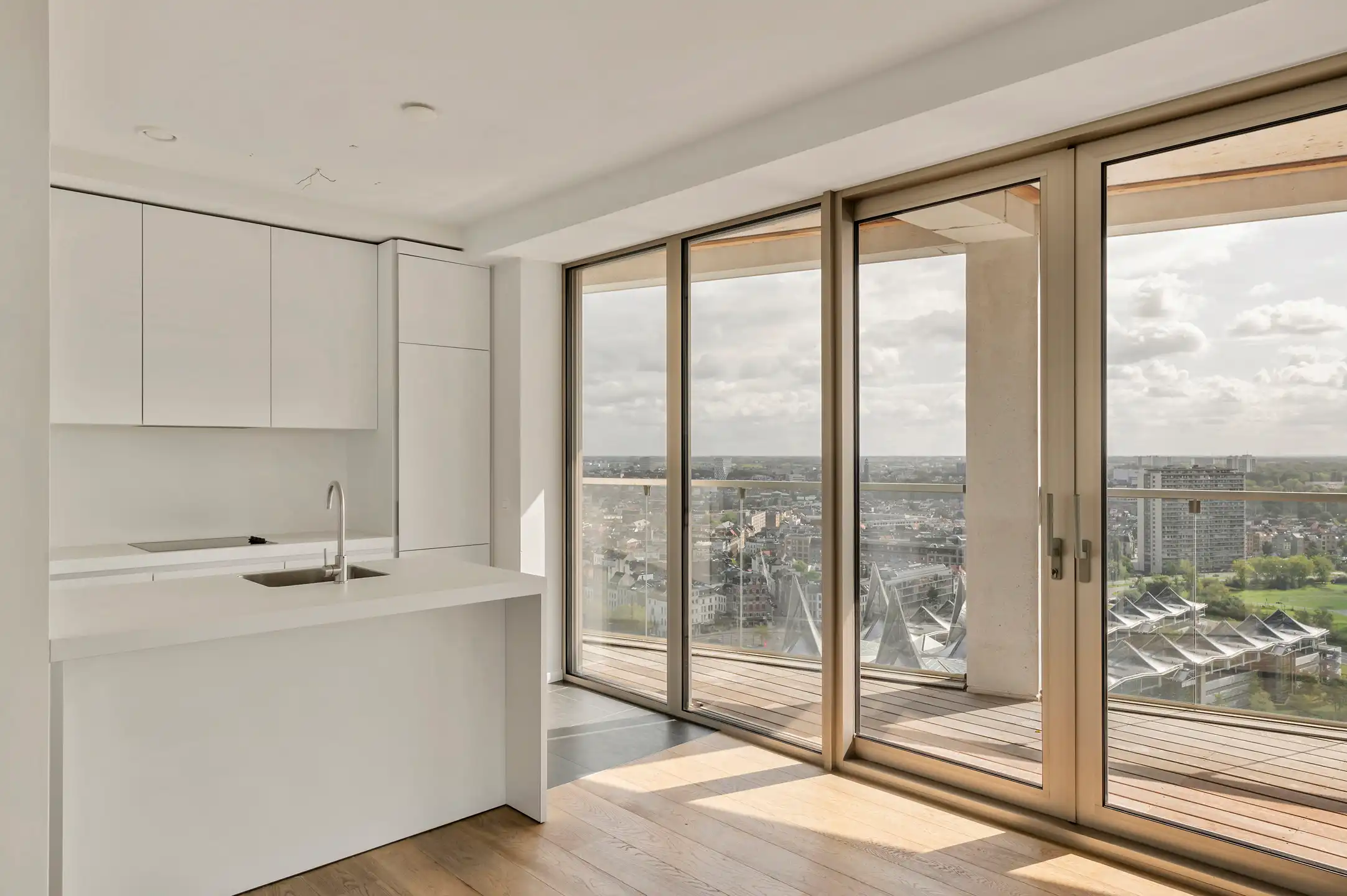 Uitzonderlijk hoekappartement op de 23ste verdieping met zicht over de skyline van Antwerpen.&nbsp; foto 4