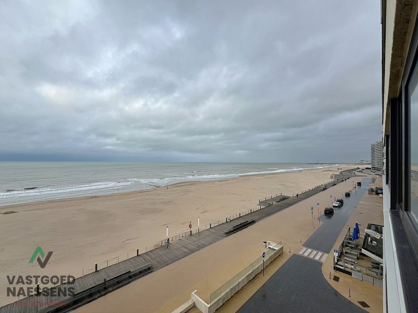OP TE FRISSEN STUDIO MET ZICHT OP ZEE foto 9