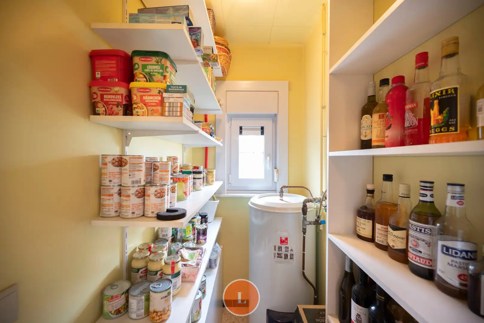 Te koop bungalow met 4 slaapkamers en ruime garage in rustige buurt foto 12