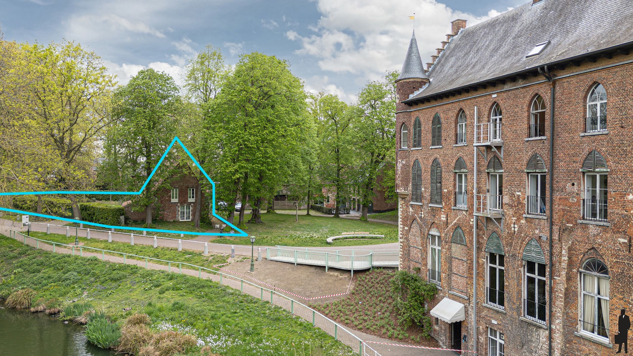 Uitzonderlijk kasteelhoeve in het park van Kasteel Wissekerke. foto 62