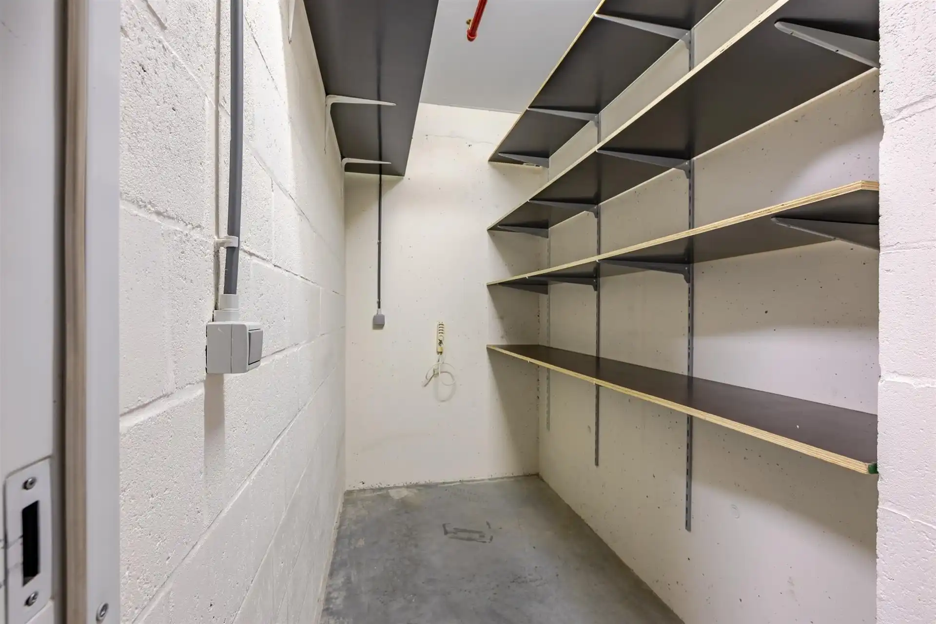 Instapklaar appartement met garagebox, centrum Laarne! foto 25