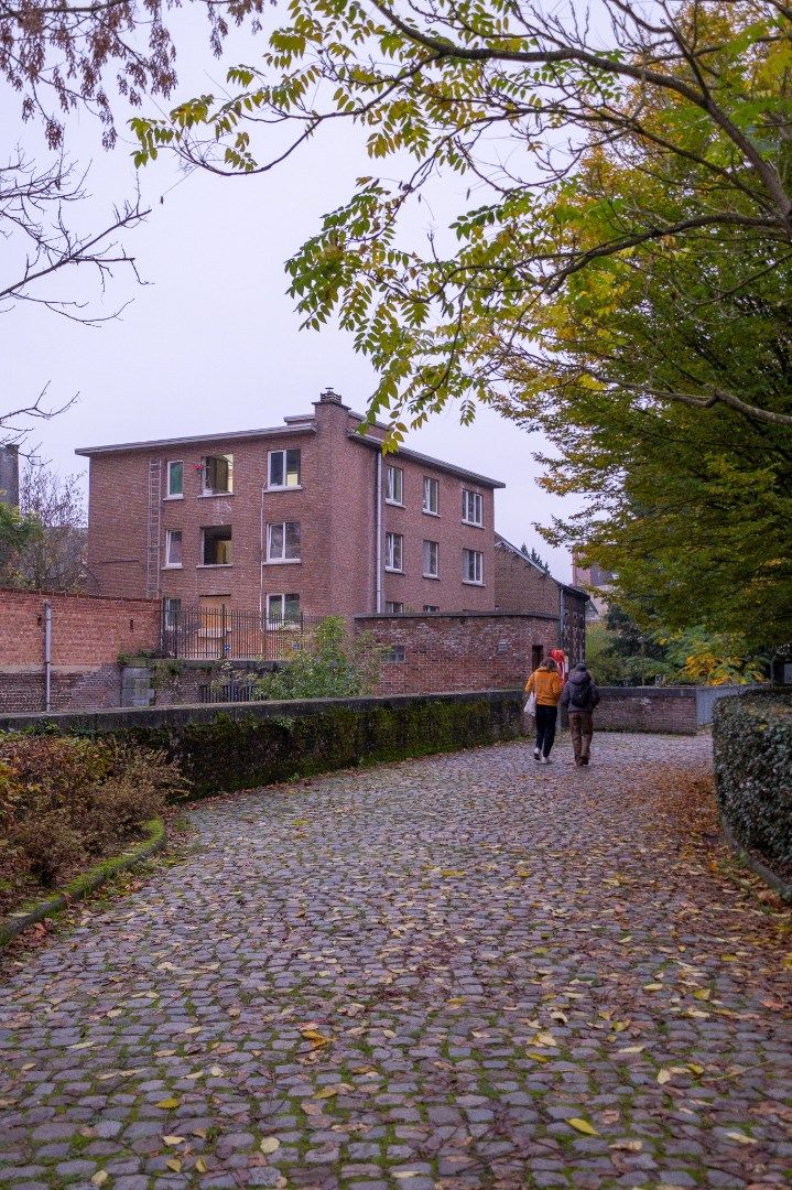 Volledig gerenoveerd opbrengstpand bestaande uit 29 studentenkamers met eigen sanitair in hartje Leuven - EPC label A! foto {{pictureIndex}}