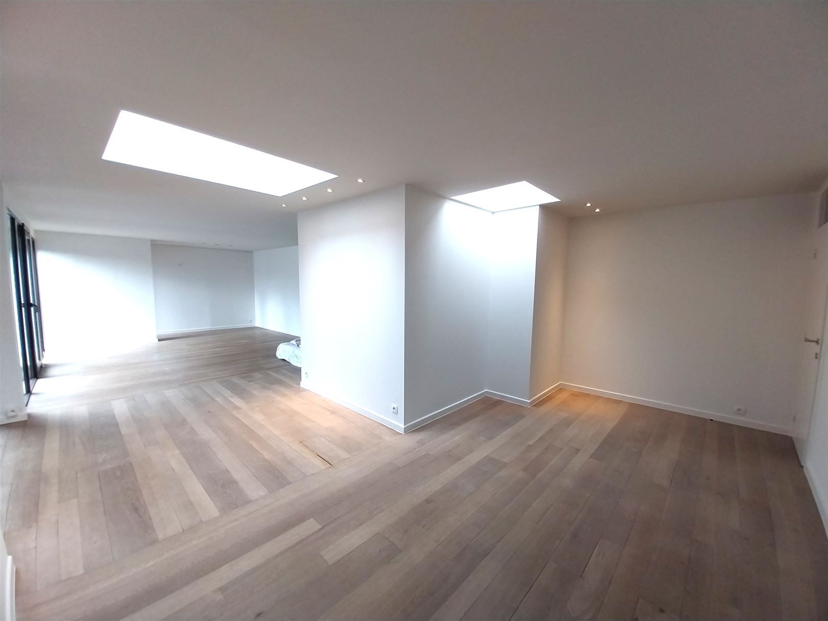 TE HUUR: Ruim appartement met 3 slaapkamers te Genk! foto 6