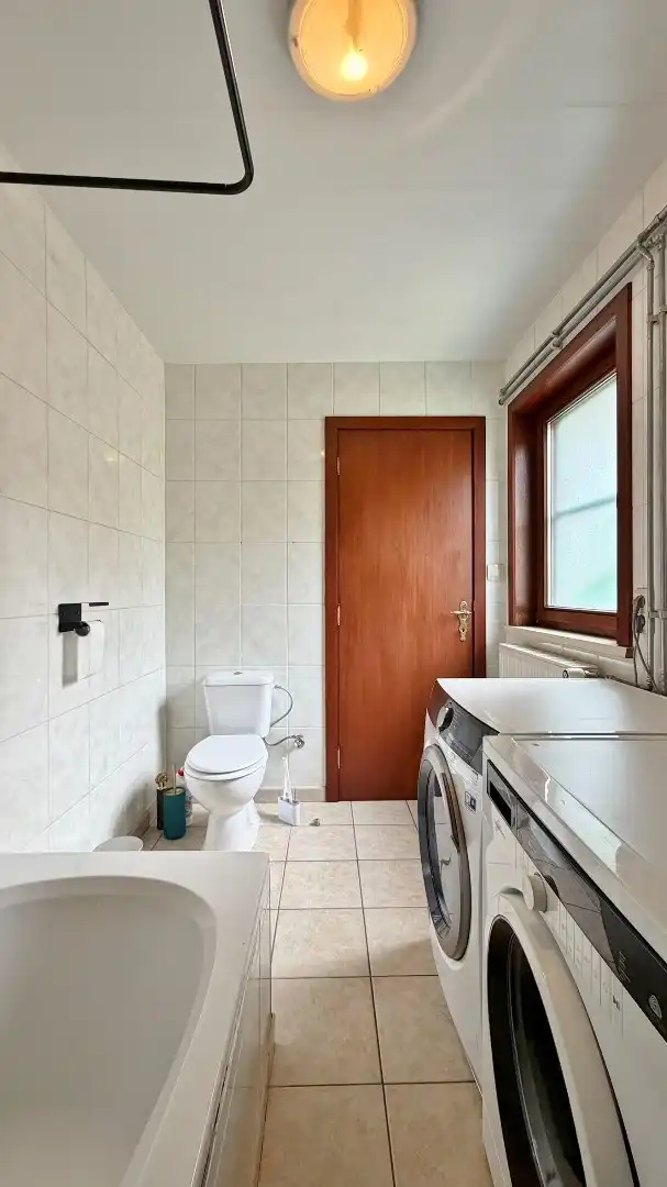 Charmante rijwoning met zonnige tuin in het rustige Woesten foto 8