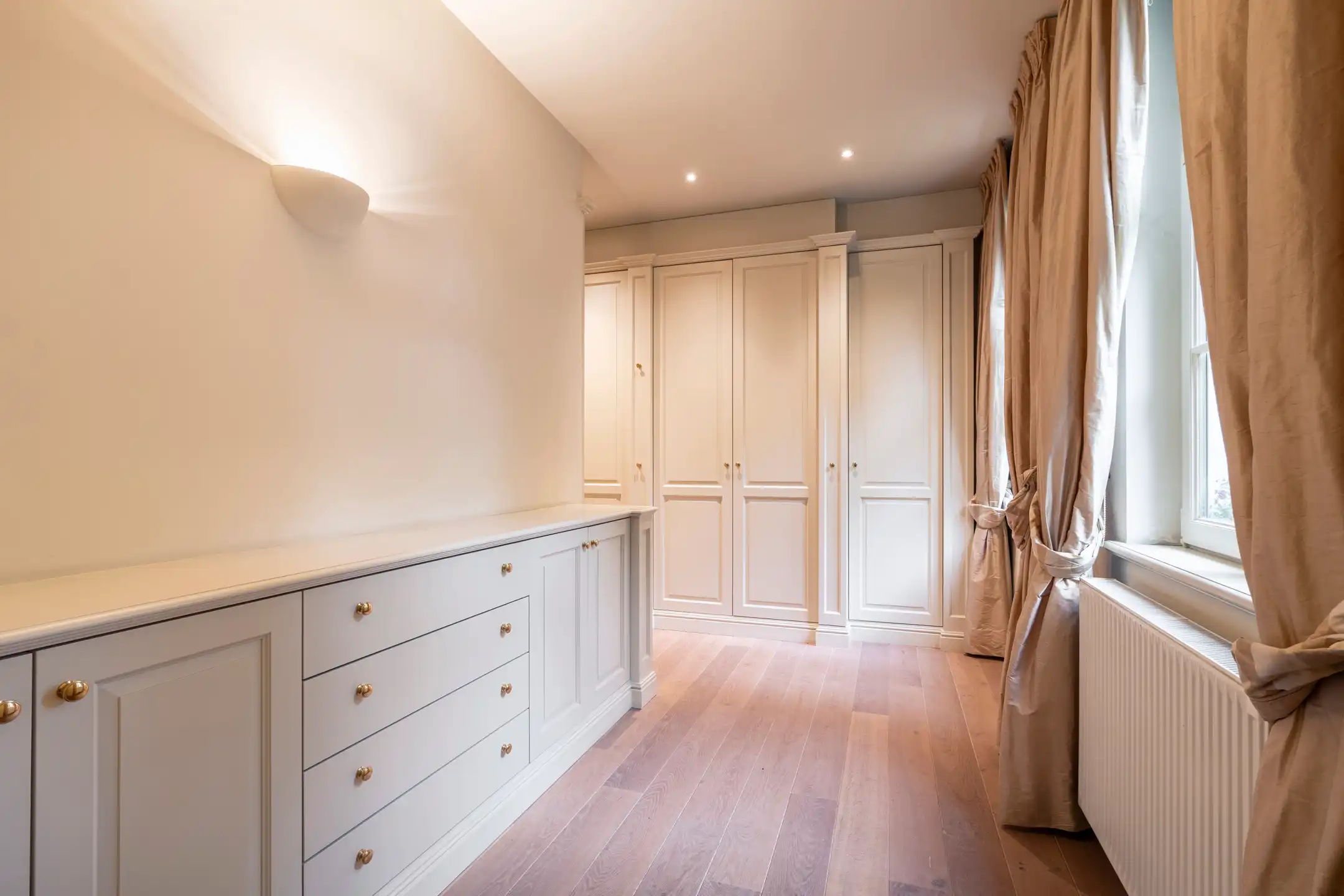 Ruime "manoir villa" gelegen in het gegeerde Hertebos te 's Gravenwezel. foto 22