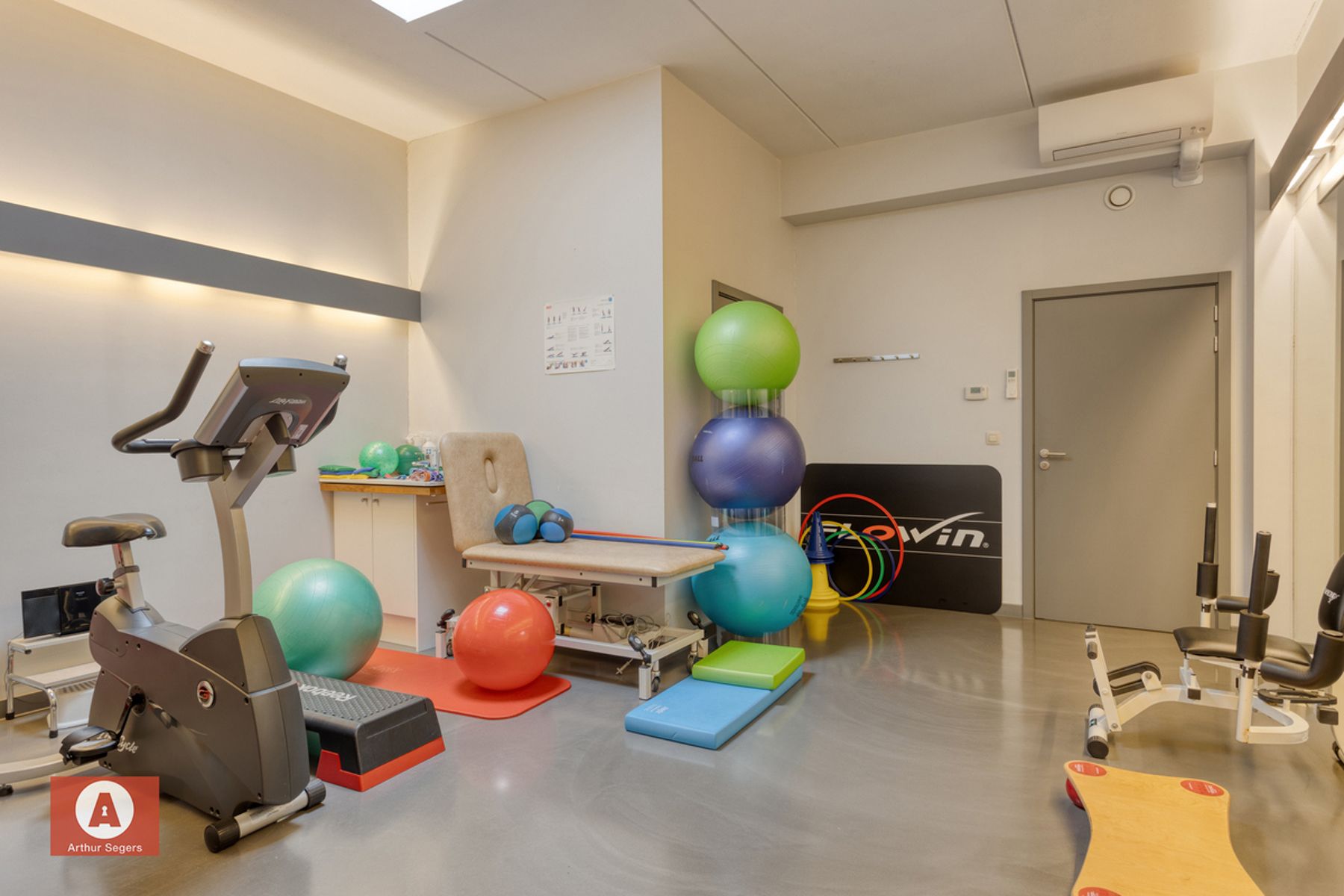 Energiezuinige handelsruimte + 3 privé auto-parkeer-plaatsen foto 19