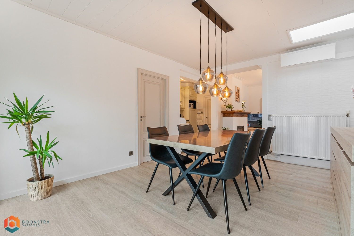 Ruime gerenoveerde woning met 4 slpkrs en prachtige orangerie foto 12