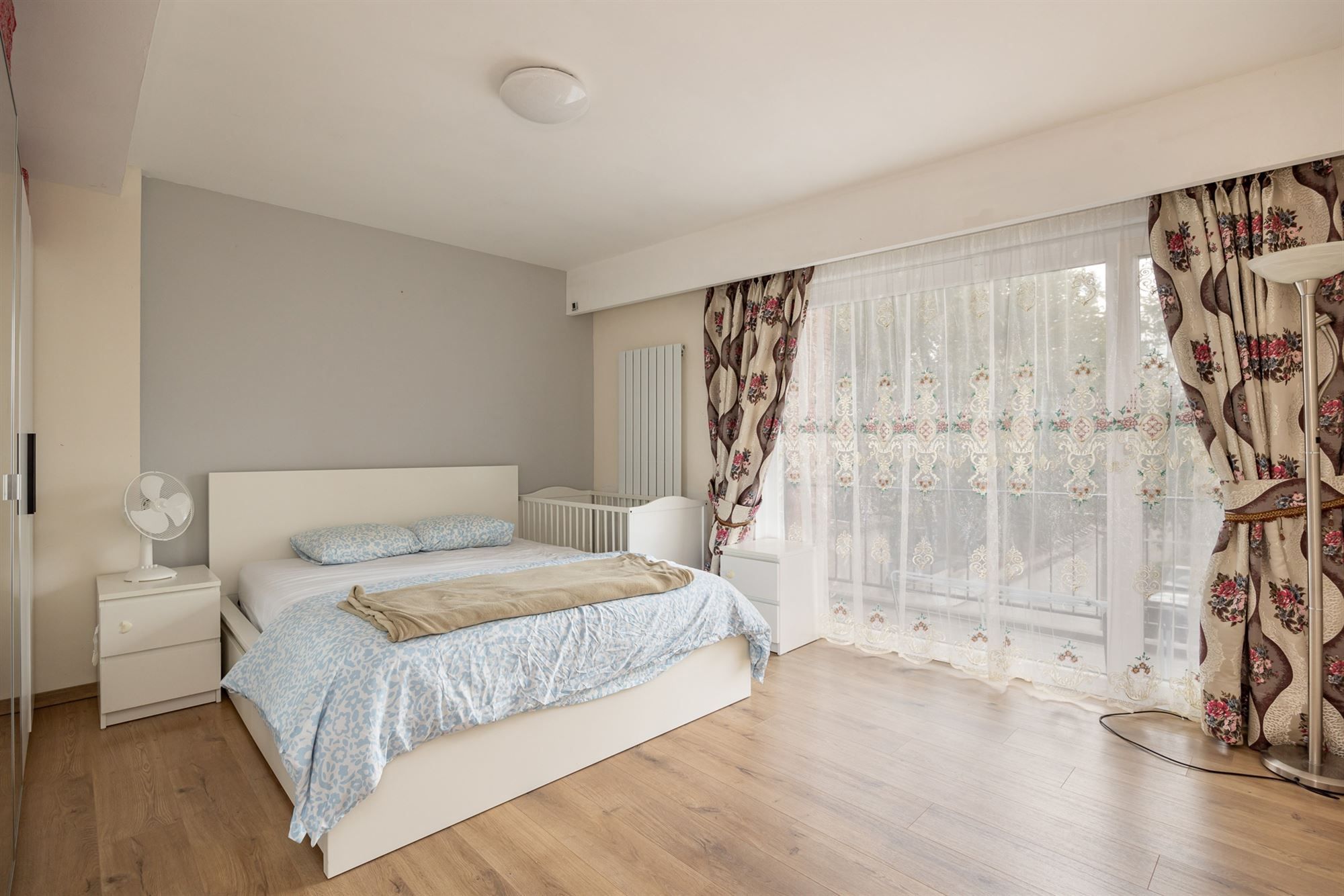 Gerenoveerd appartement met 2 slaapkamers en terras foto 6