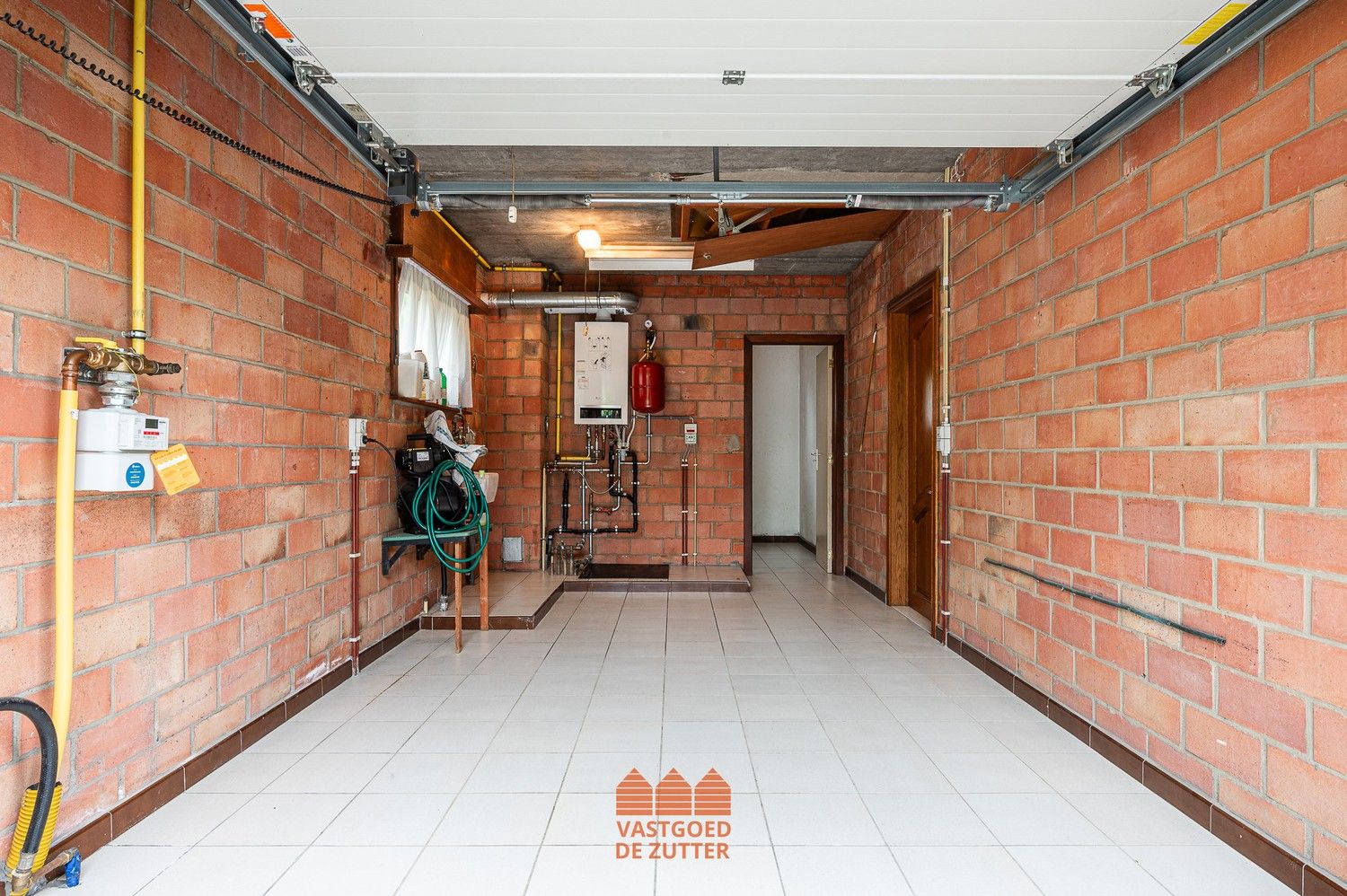Ruime woning met potentieel en zuidgerichte tuin in doodlopende straat foto 25