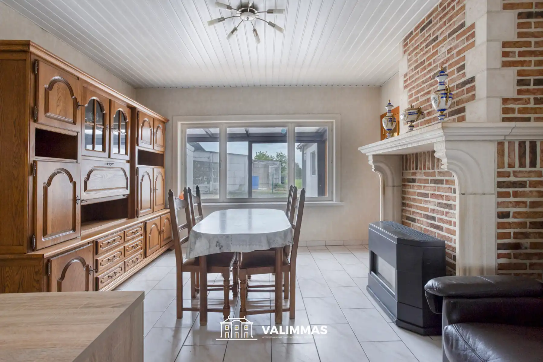 Een landelijk gelegen driegevelwoning met garage en tuin... foto 5