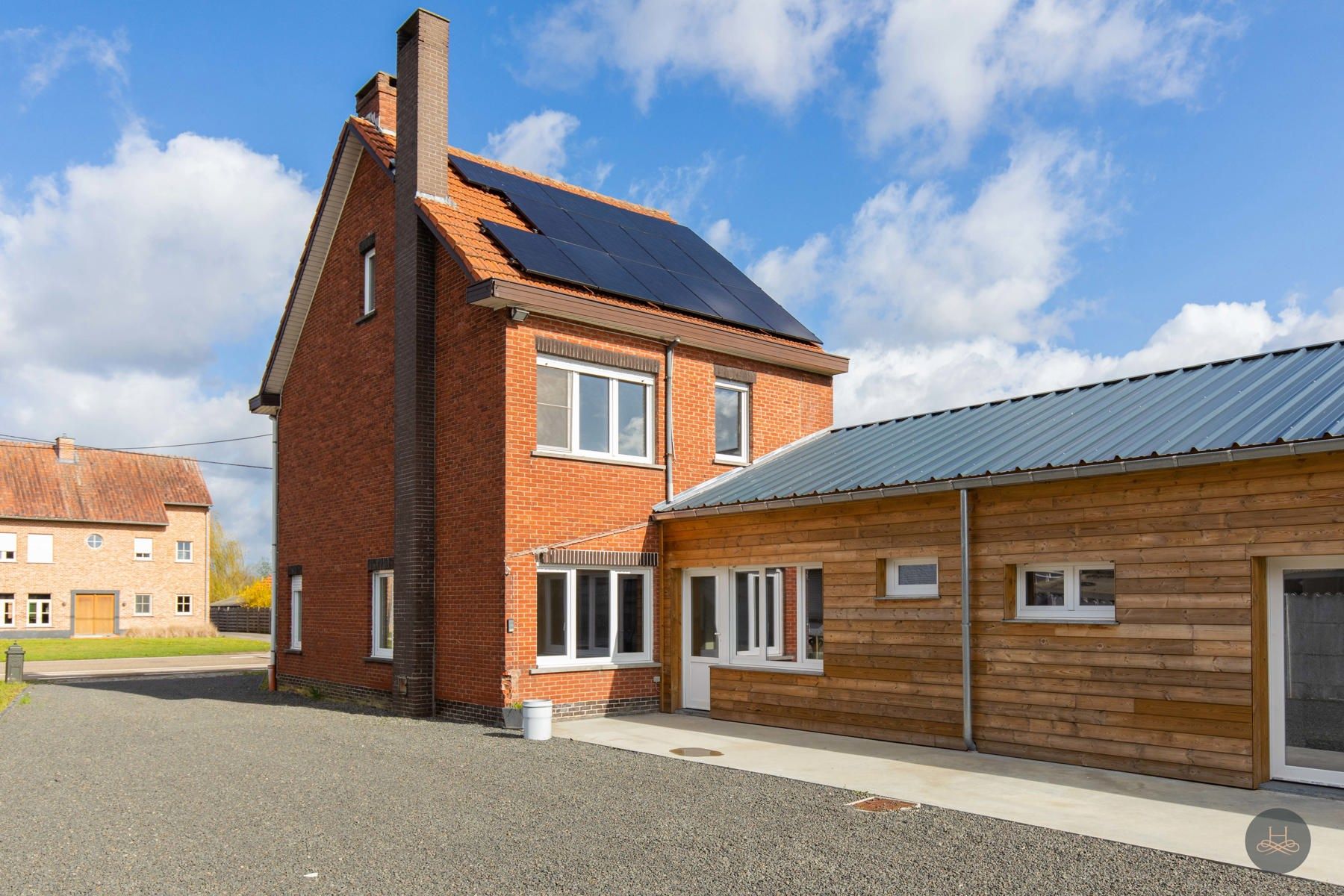 Gerenoveerde woning met 3 slaapkamers foto 24