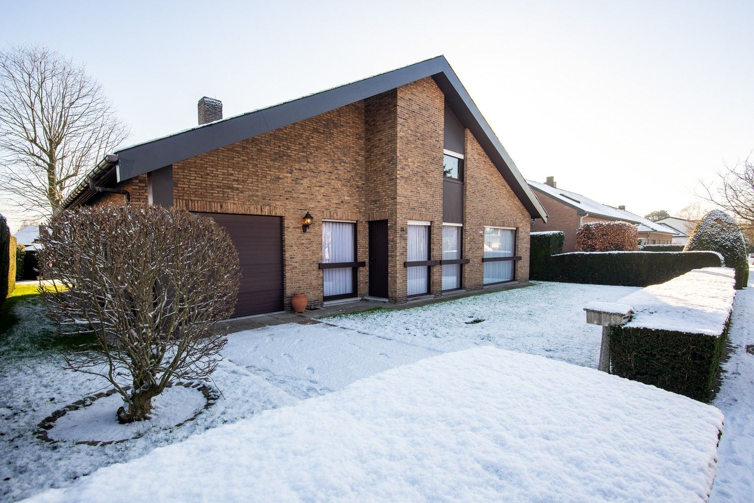 Hoofdfoto van de publicatie: Zeer ruime vrijstaande woning met 3 slaapkamers en uitbreidingspotentieel in Kontich