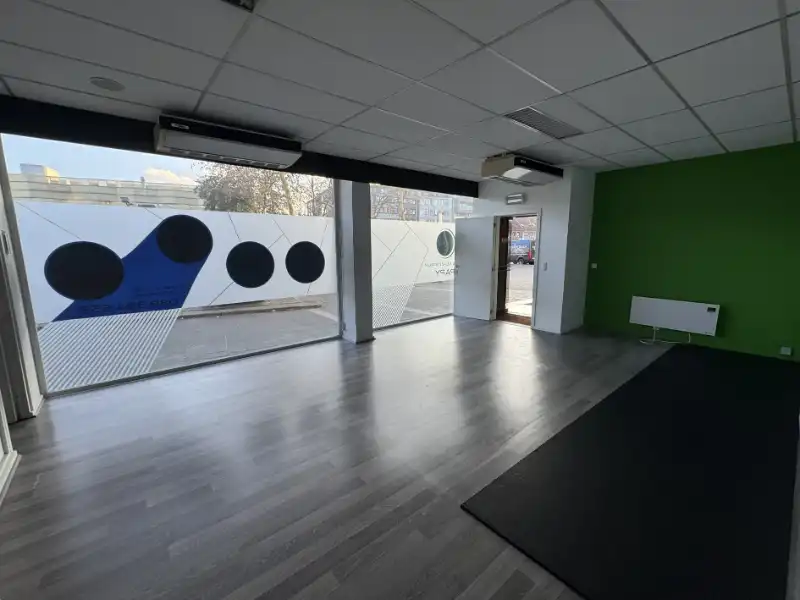 Handelspand tegenover Shopping1 foto 5