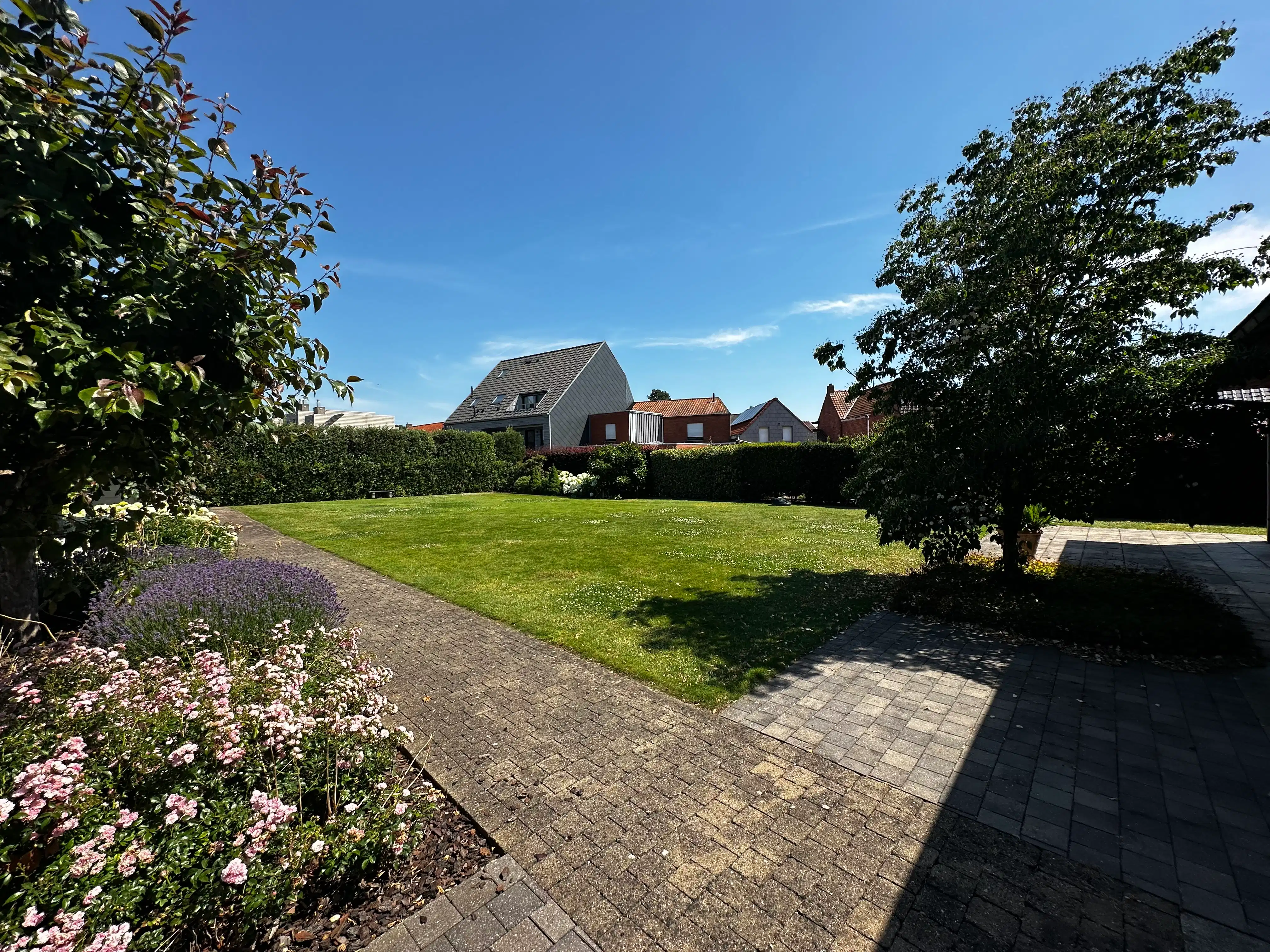 Ruime en lichtrijke woning te huur in het rustige Knesselare foto 22