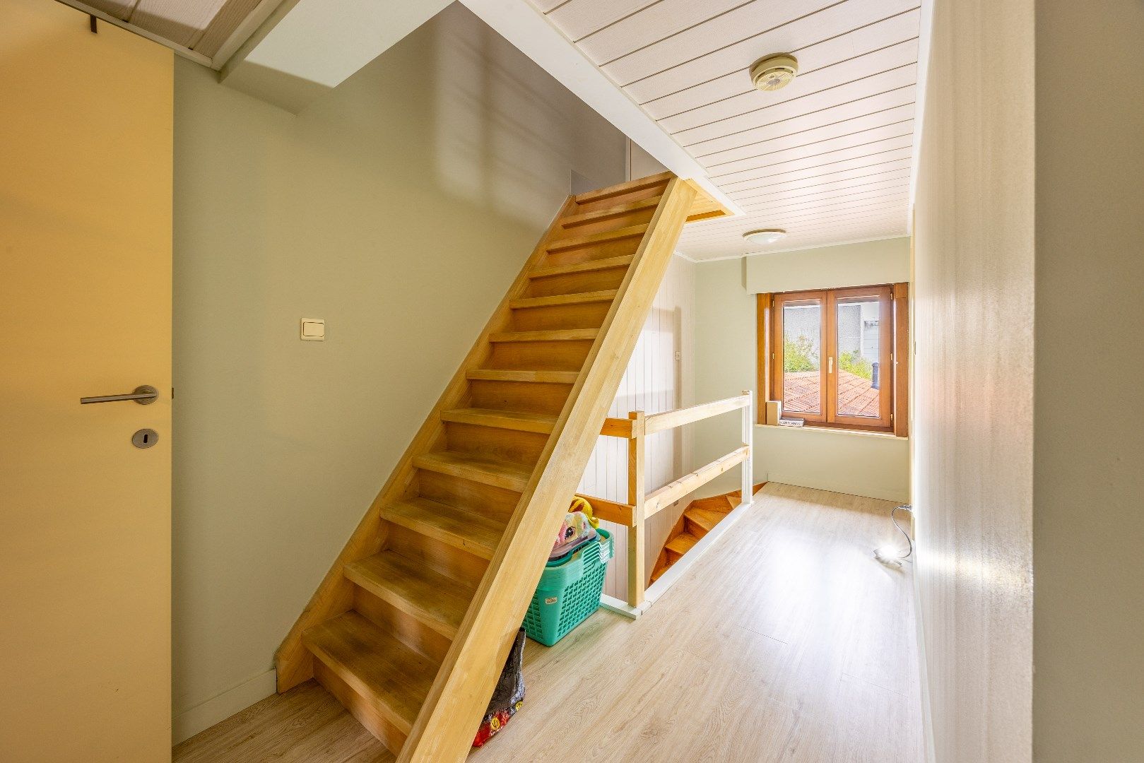 Halfopen woning met fantastisch grote tuin!  foto 14