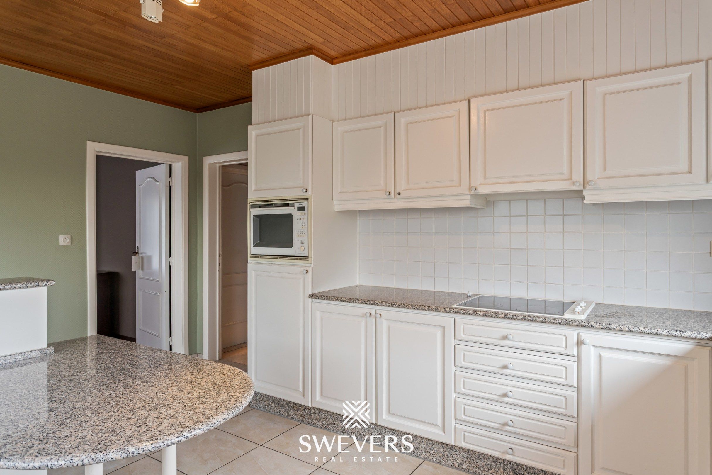 Gelijkvloerse woning met 4 slaapkamers op 8a85 te Viversel. foto 11