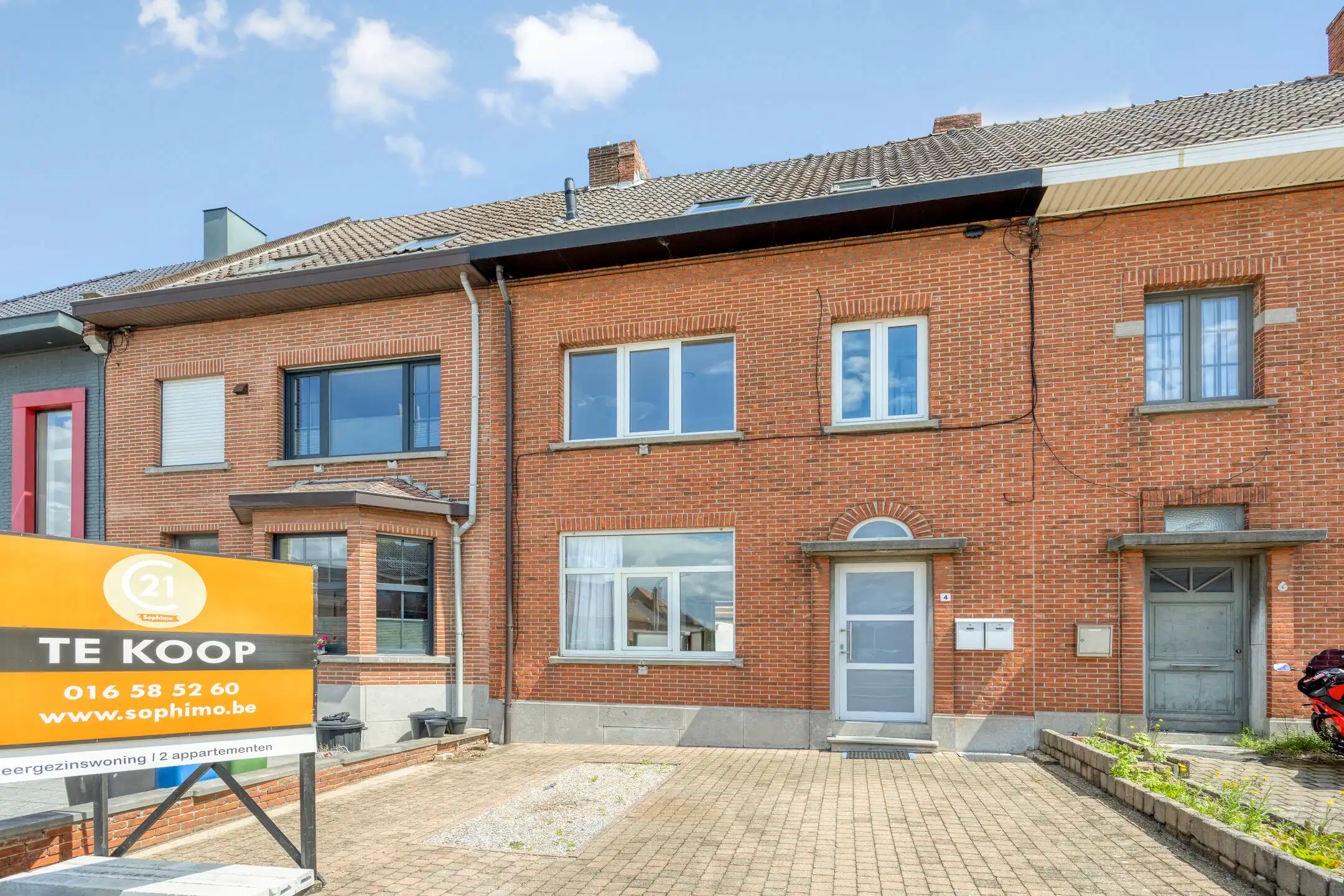Meergezinswoning met 2 appartementen foto {{pictureIndex}}
