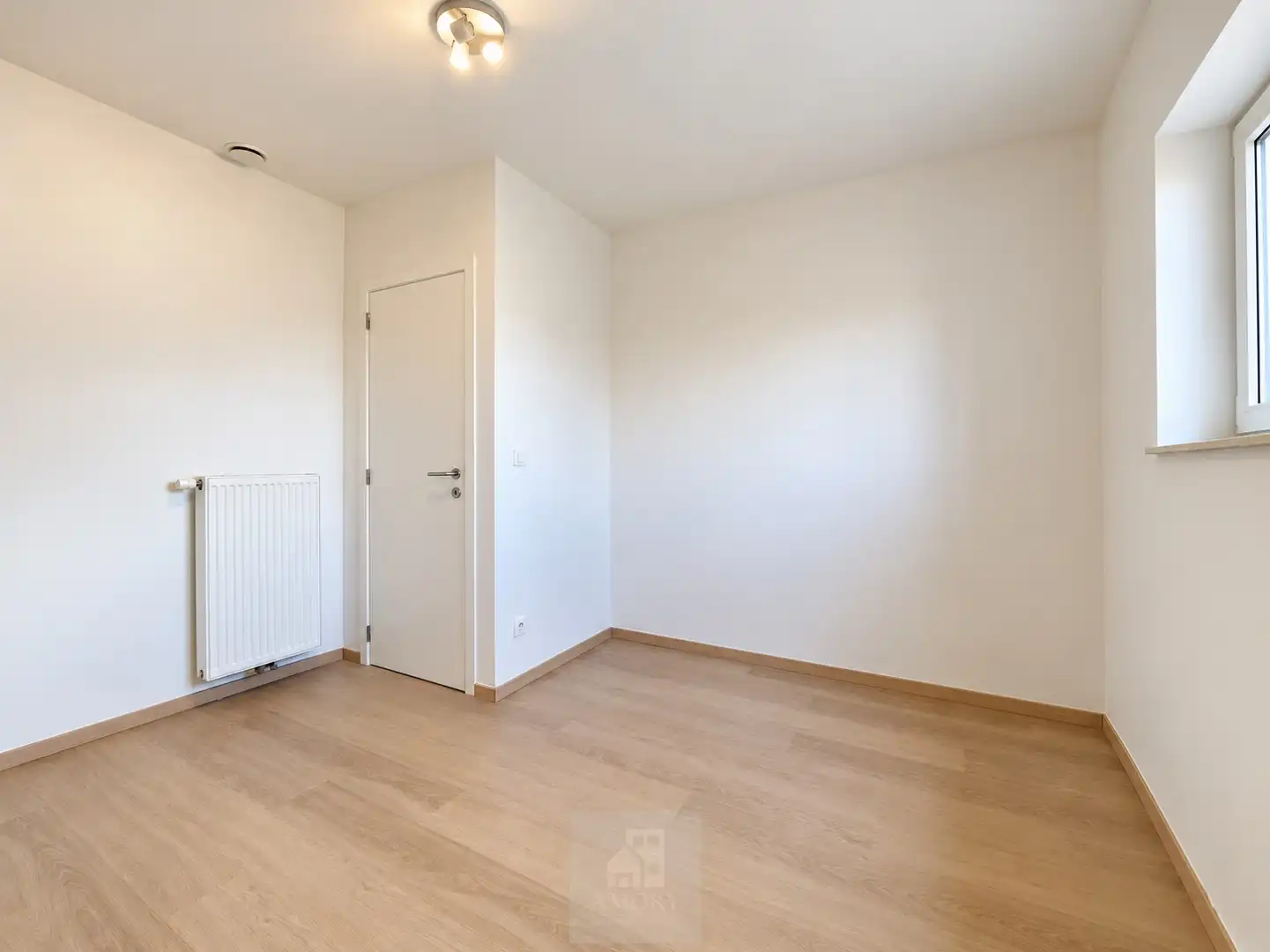 Lichtrijke en energiezuinige woning met 3 slpk's, tuin en garage foto 15