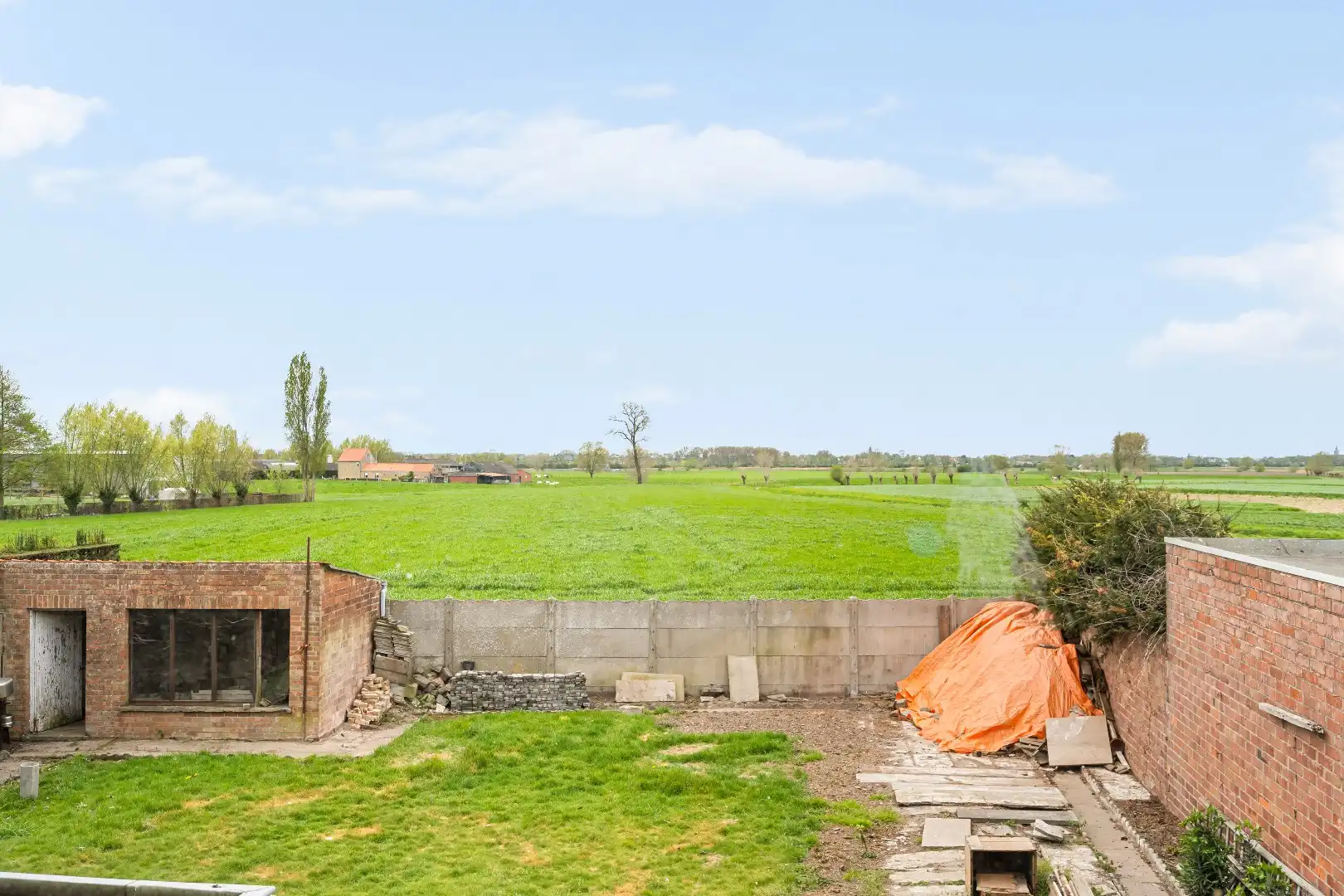 Ruime woning met 4 slaapkamers, loods en tuin met prachtig uitzicht. foto 18
