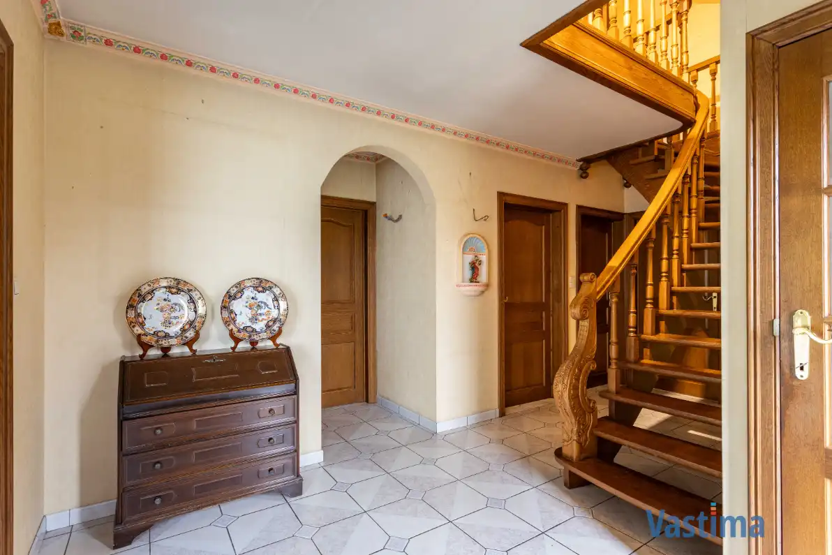 Ruime halfopen bungalow met grote kelder, 3 slaapkamers en zonnige tuin foto 24