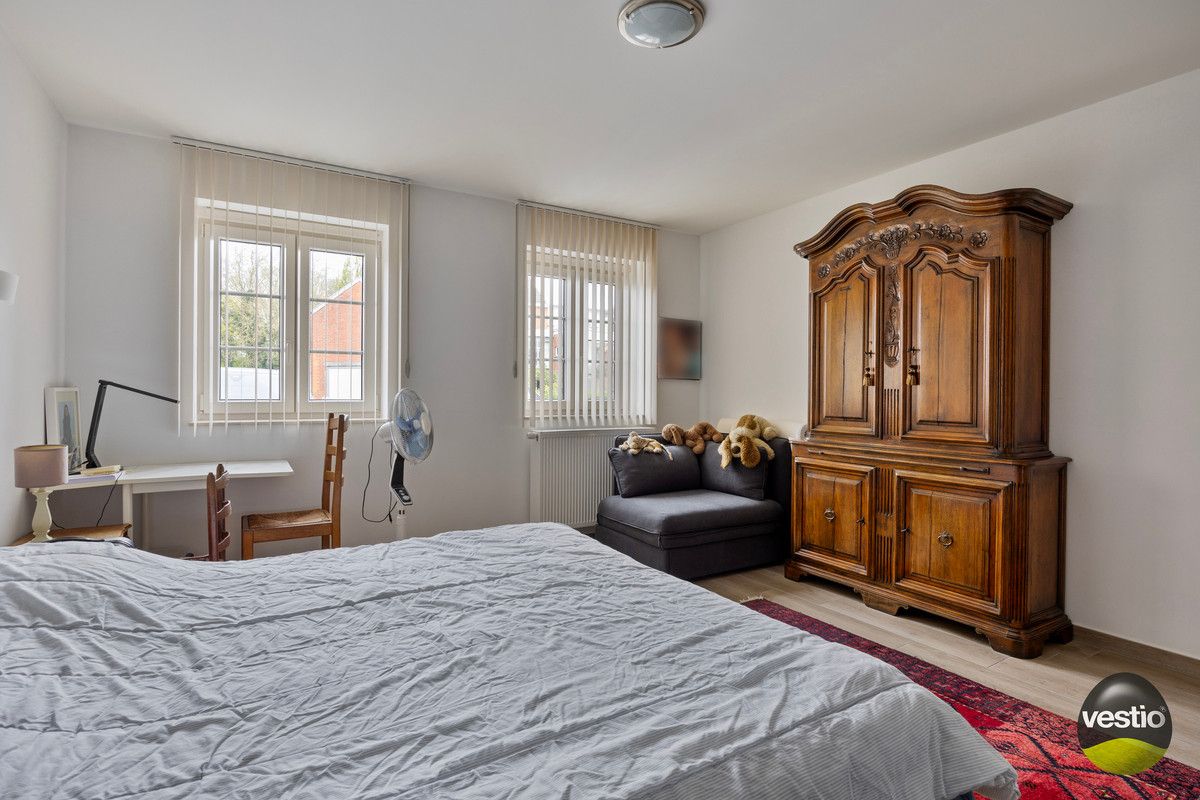 OPBRENGSTEIGENDOM VAN VERHUURD GELIJKVLOERS APPARTMENT MET 1 SLP NABIJ CENTRUM HOESELT. foto 9