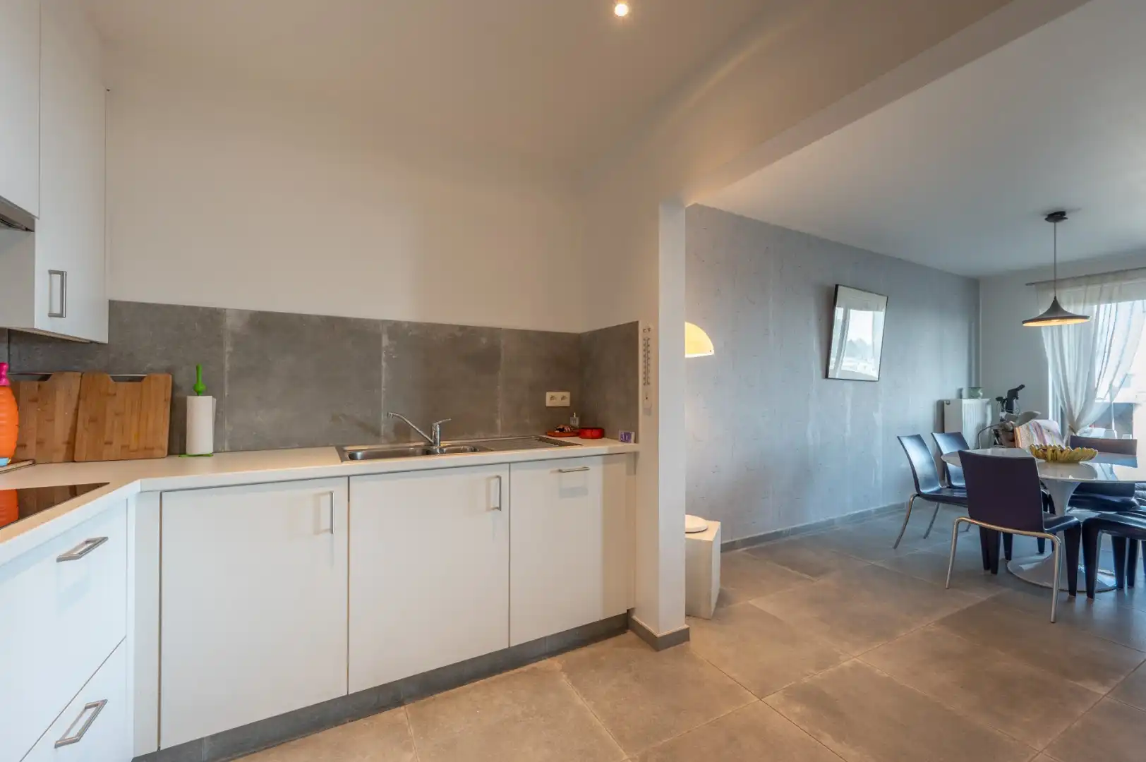 Instapklaar appartement met terras en autostaanplaats incl foto 6
