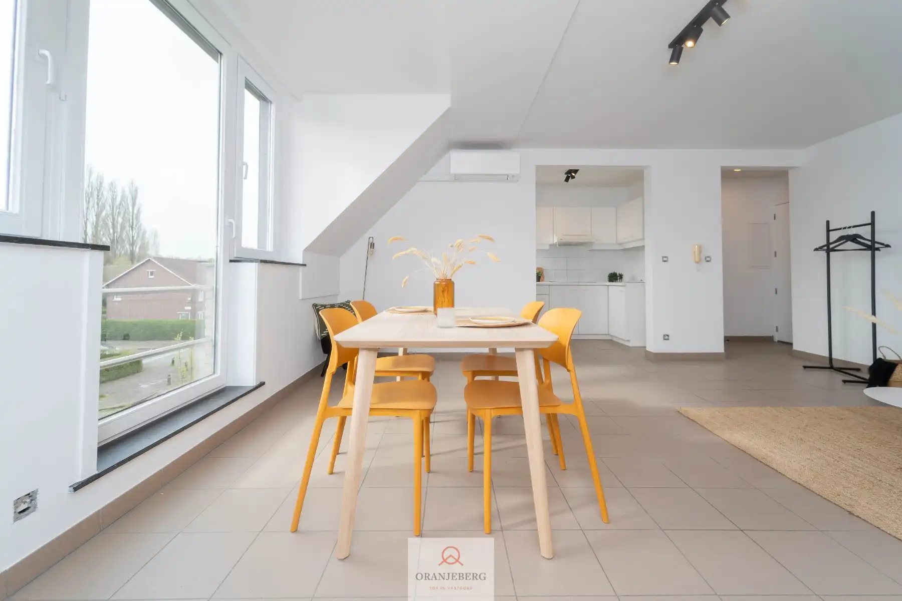 Instapklaar duplex-appartement Wondelgem! foto 3