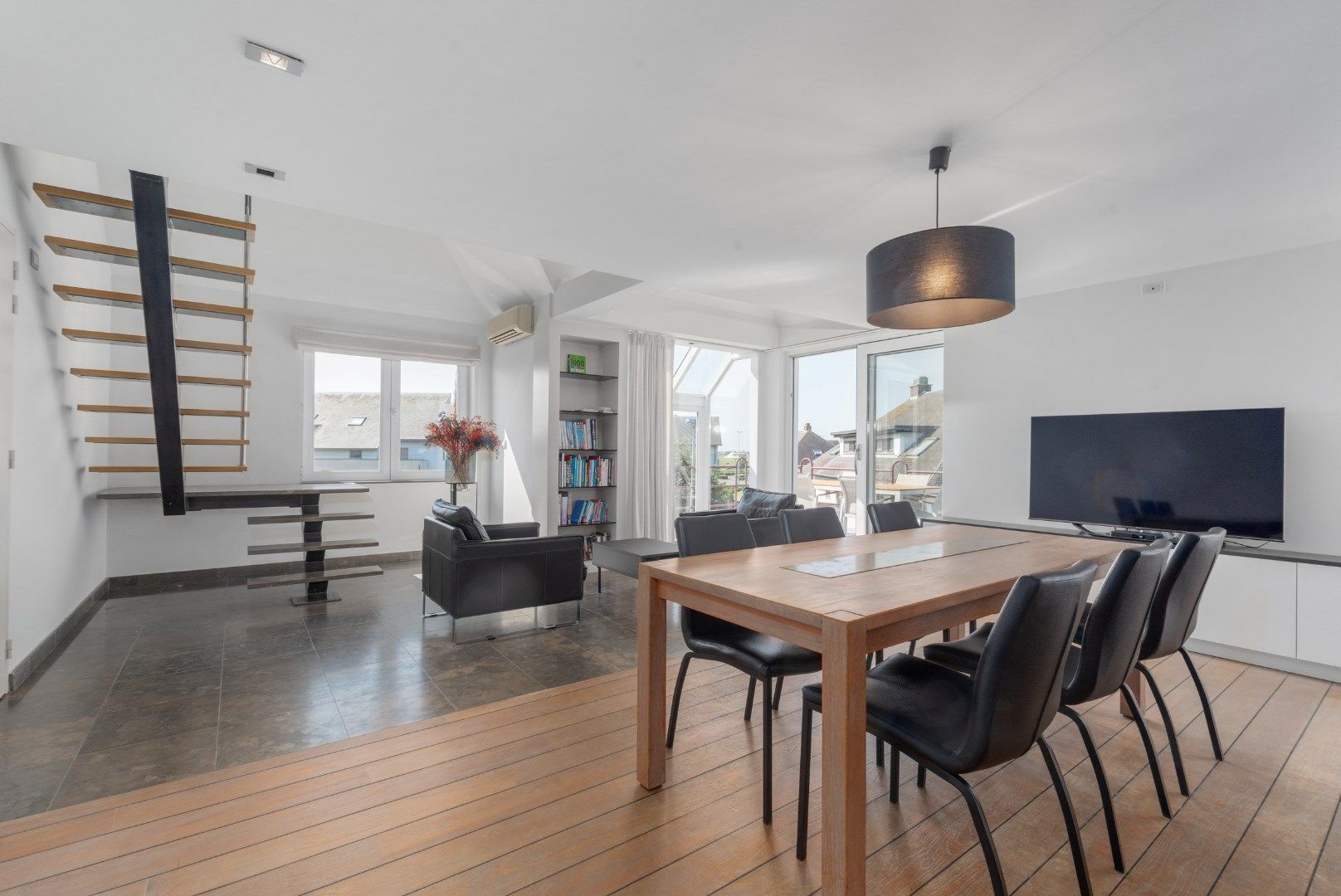 Zéér ruim en lichtrijk duplex appartement met zuidgerichte terrassen op topligging foto 5