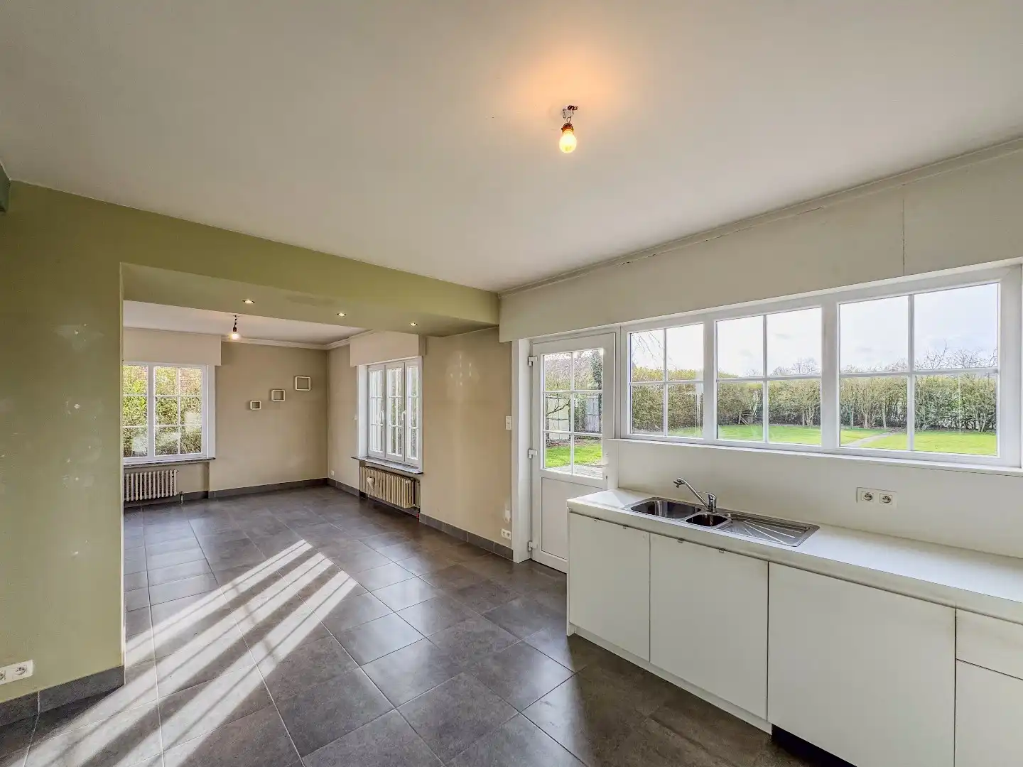 Villa met 3 slaapkamers, garage en tuin op 920m² foto 8