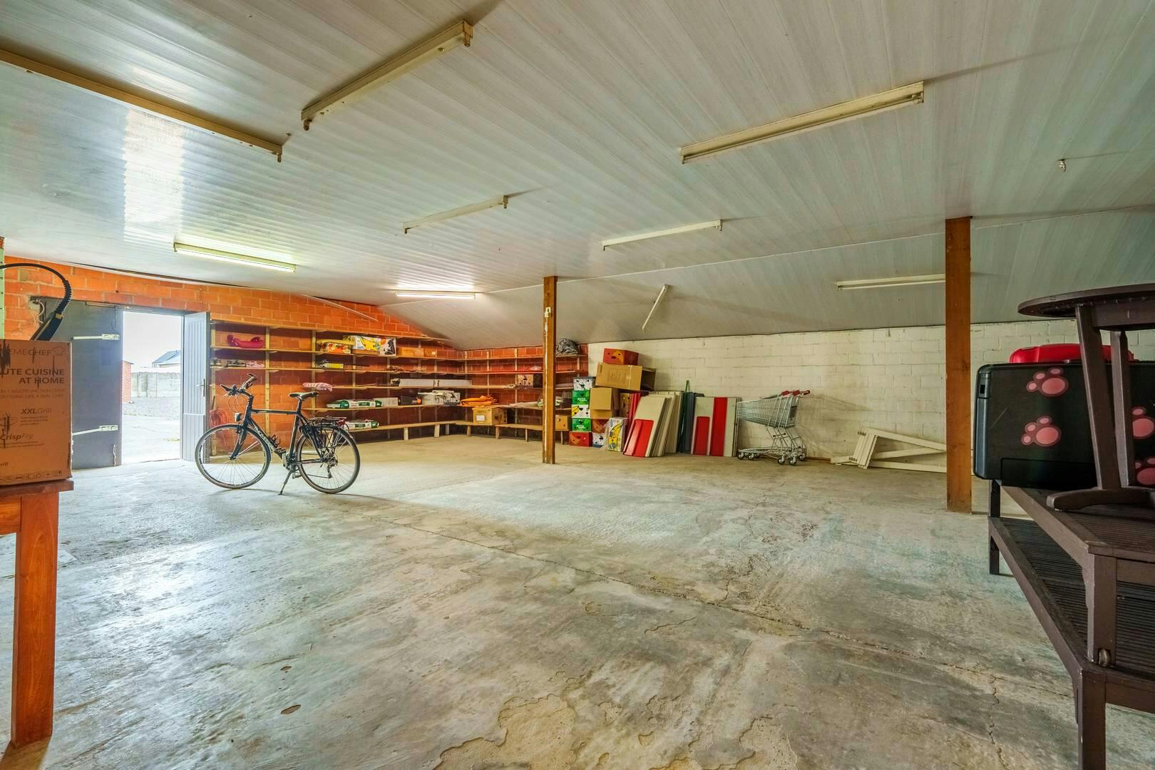 Polyvalent eigendom: woning, winkelruimte én loods te koop in Merkem op 1.885m² foto 8