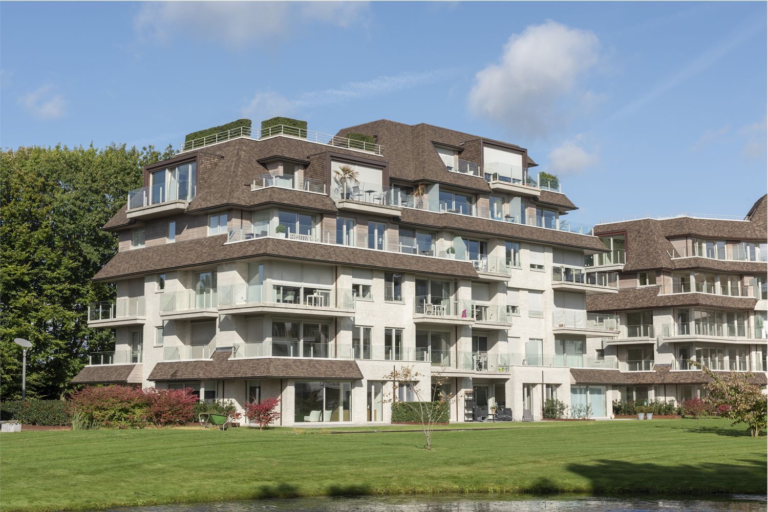 Ruim hoekappartement met 2 slaapkamers en terras foto 4