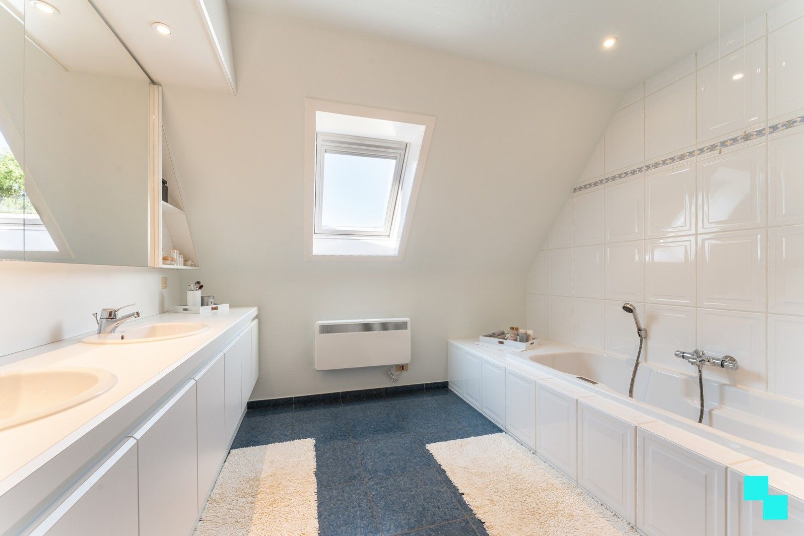 Instapklare villa met 4 slaapkamers, dubbele garage en prachtige tuin te Bosmolens - Izegem. foto 24